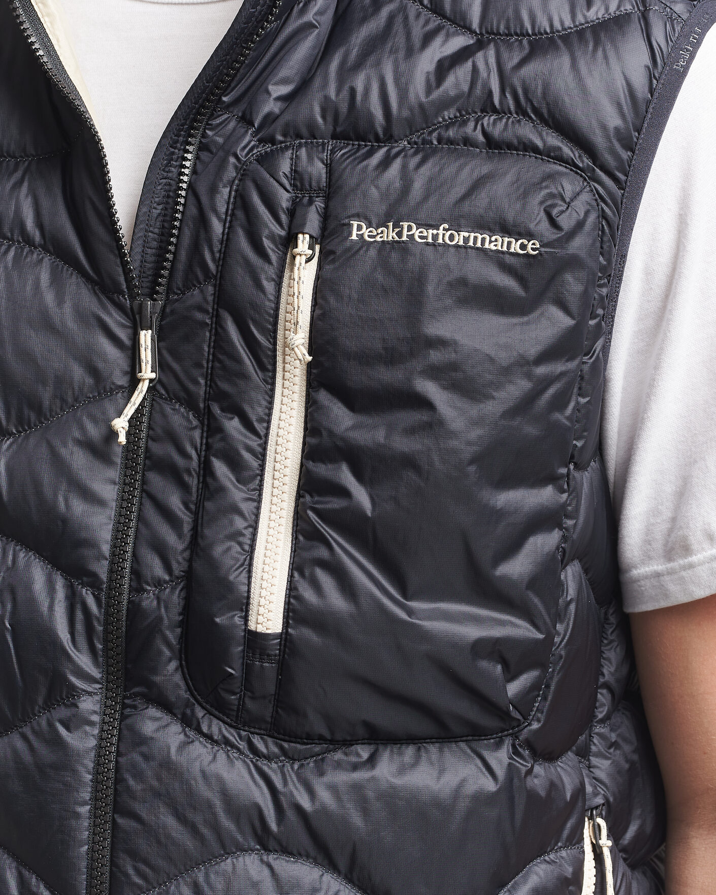 Men | Gilets | Peak Performance | Helium Utility Down Vest Black