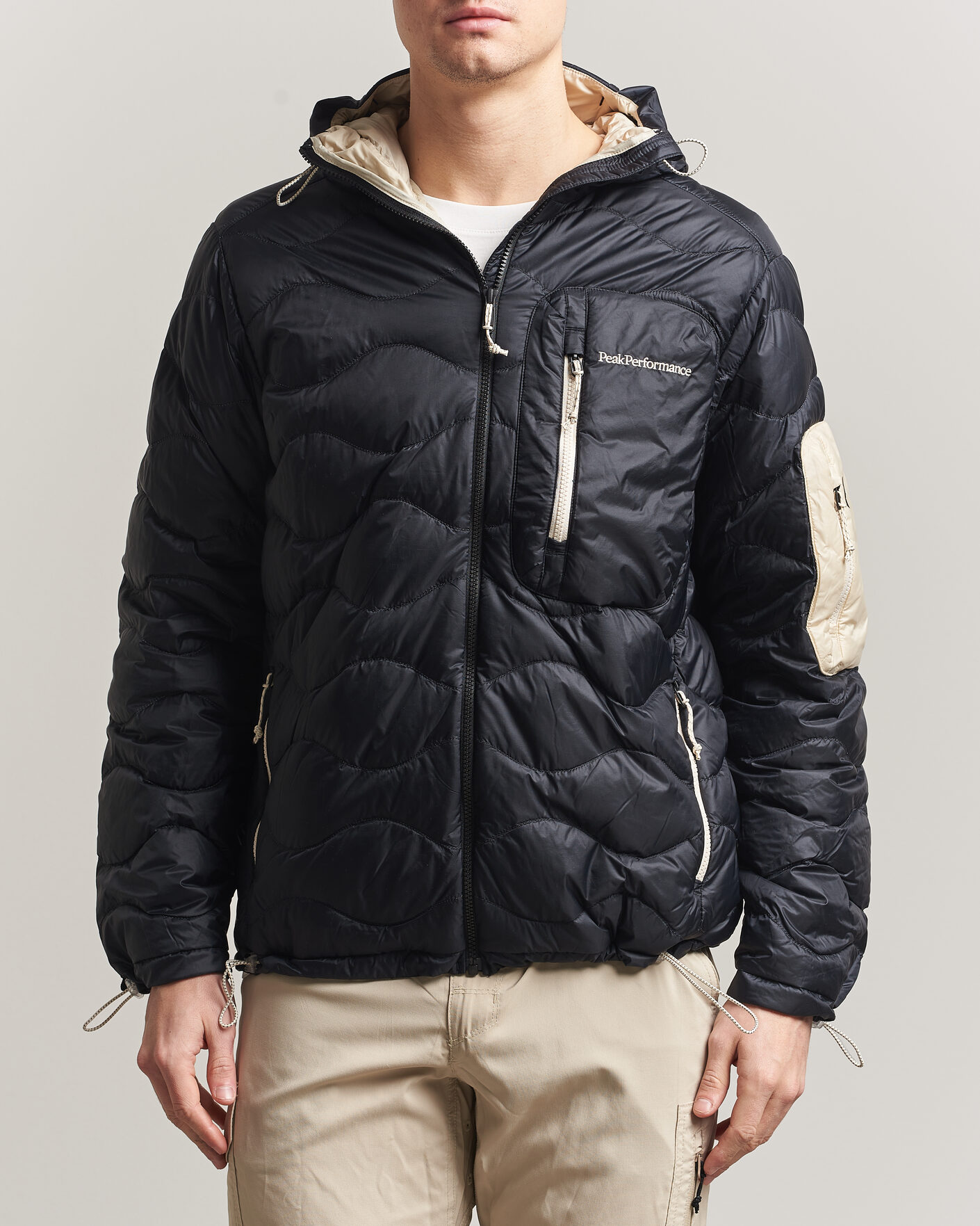 Men | Coats & Jackets | Peak Performance | Helium Utility Down Hooded Jacket Black/Sand Fog