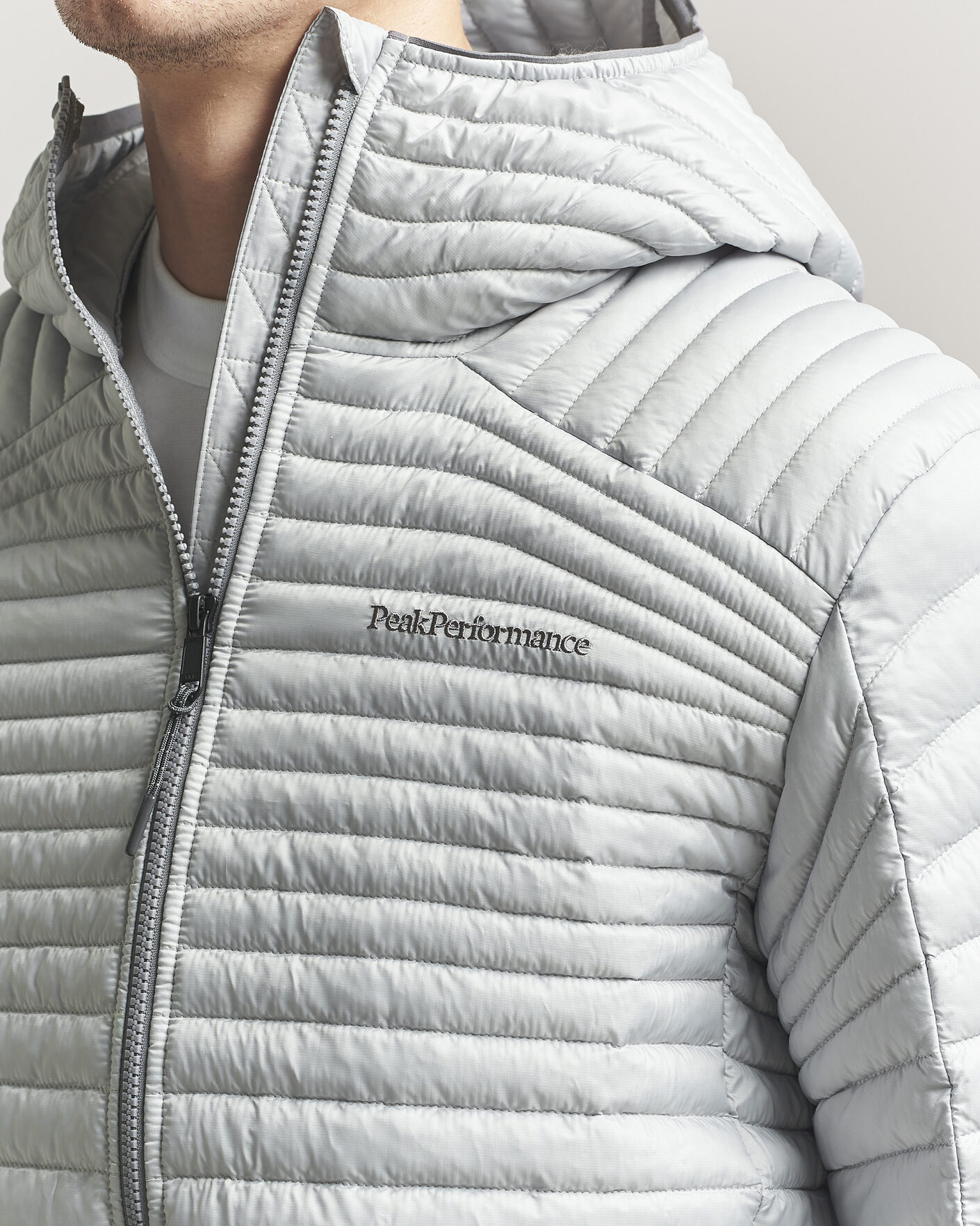 Men | Coats & Jackets | Peak Performance | Monolight Insulated Hooded Jacket Summit Smoke
