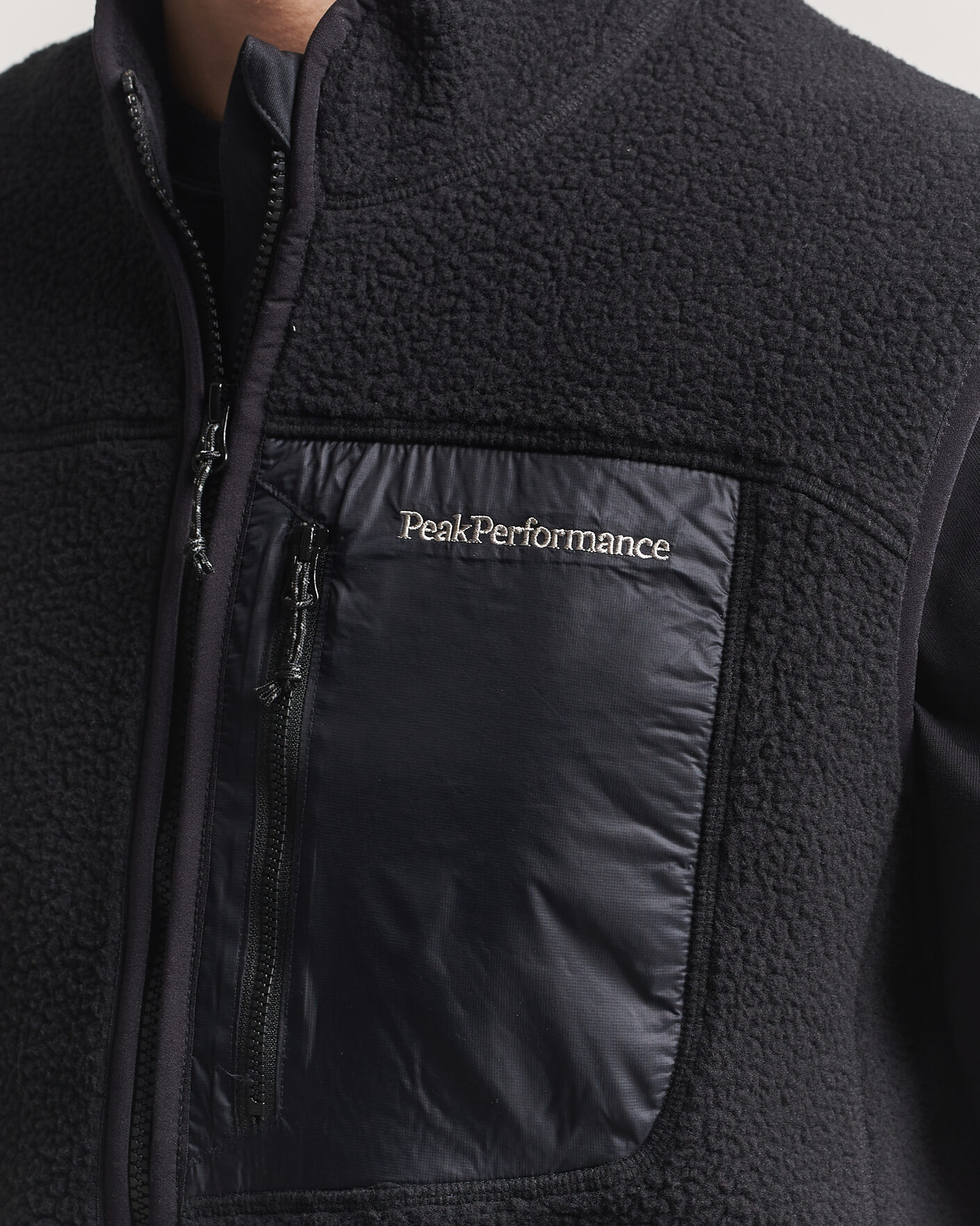Men | Gilets | Peak Performance | Nature Rush Pile Vest Black