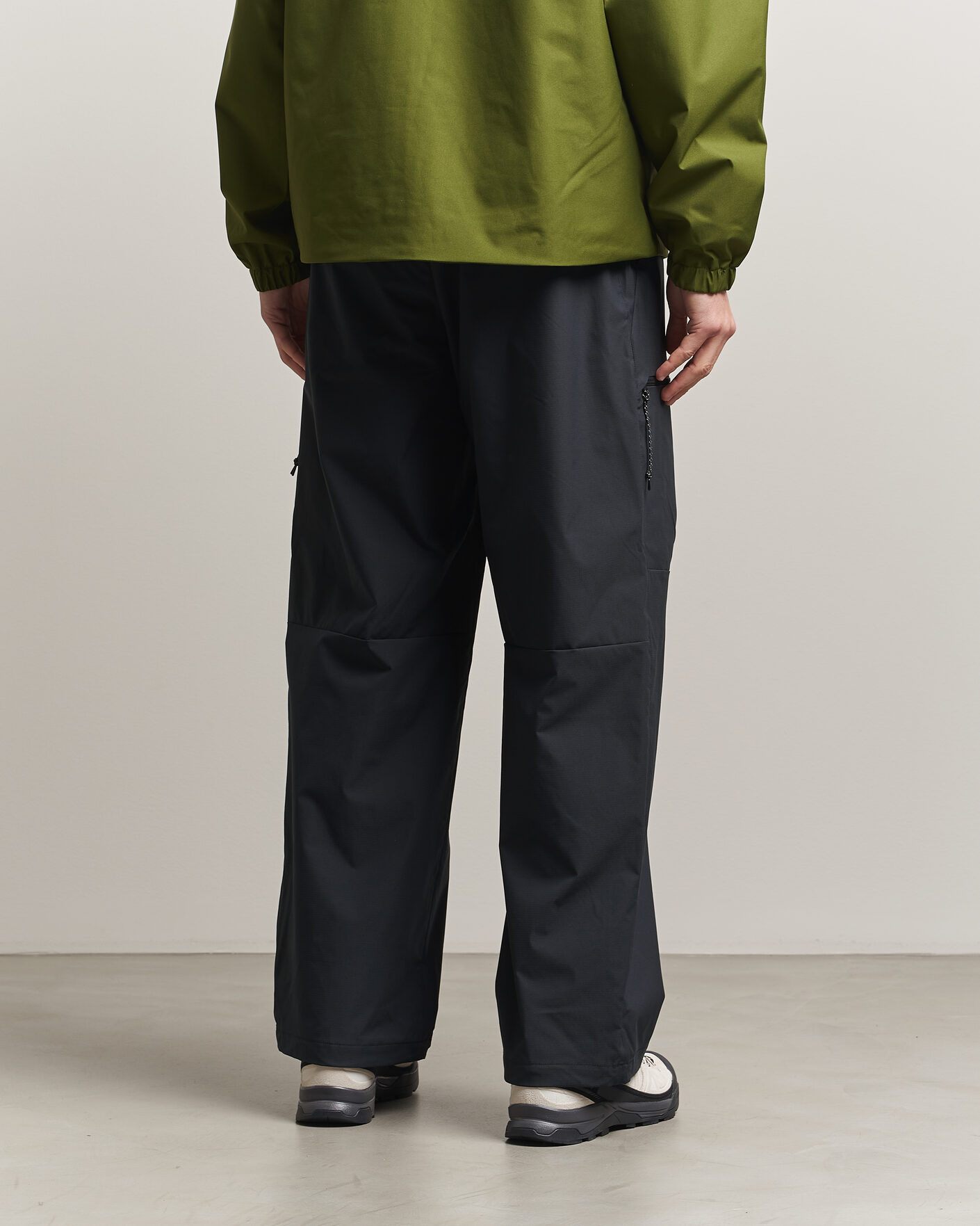 Men | Trousers | Peak Performance | Outdoor Cargo Pants Black