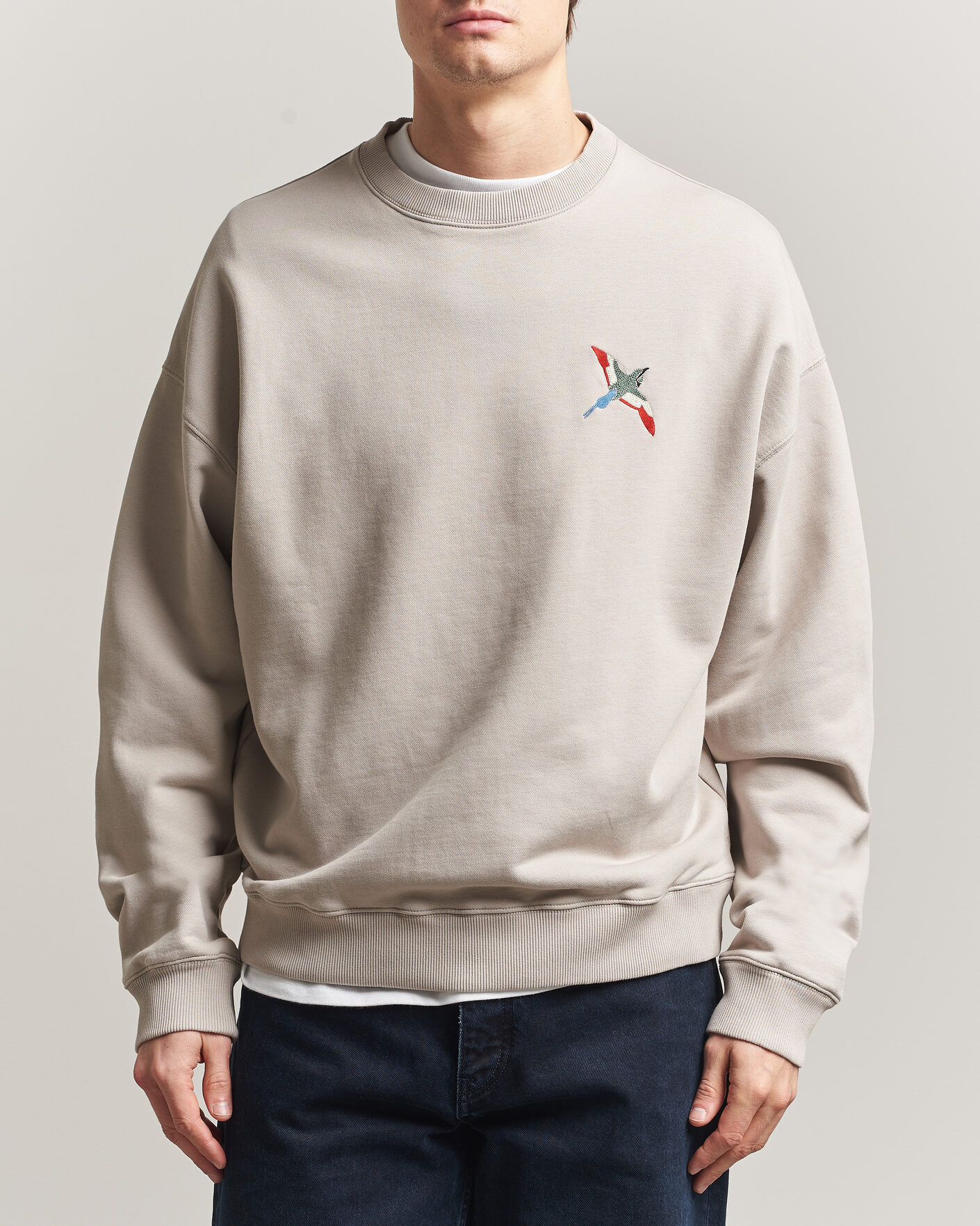 Men | Sweaters & Knitwear | Axel Arigato | Micro Bee Bird Sweatshirt Stone