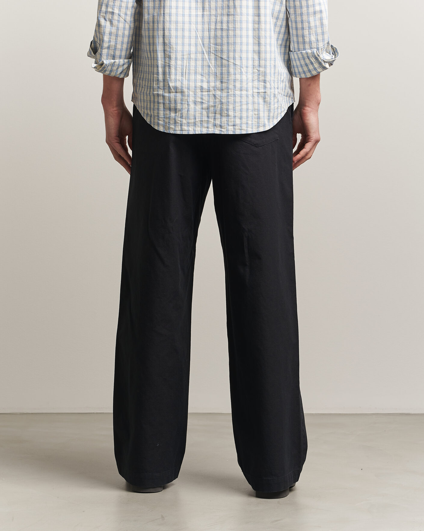 Men | Trousers | A.P.C. | Lou Cotton/Linen Drawstring Trousers Faded Black