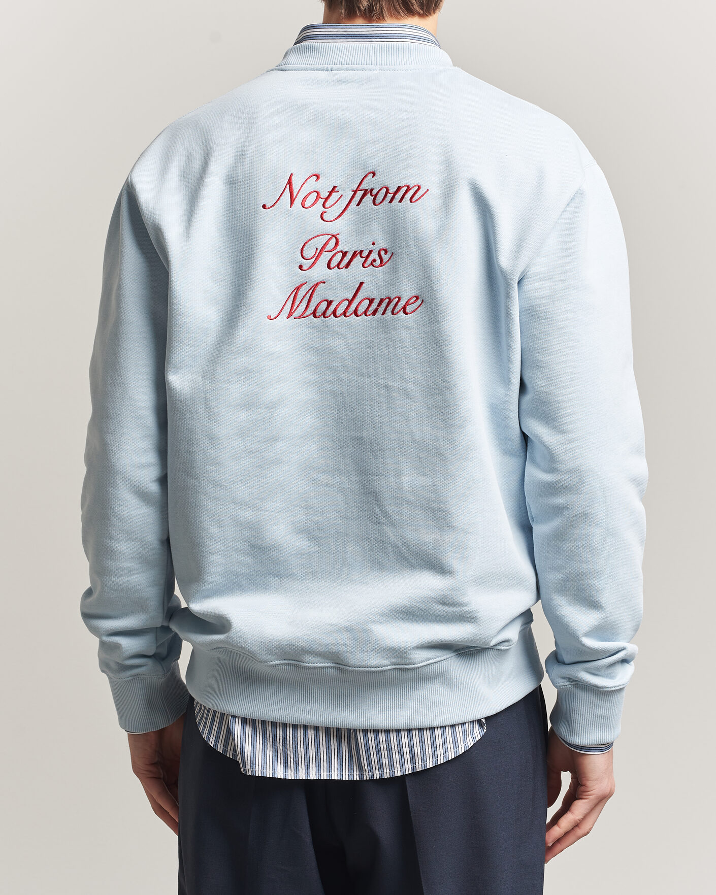 Men | Sweaters & Knitwear | Drôle de Monsieur | Slogan Cursive Sweatshirt Light Blue