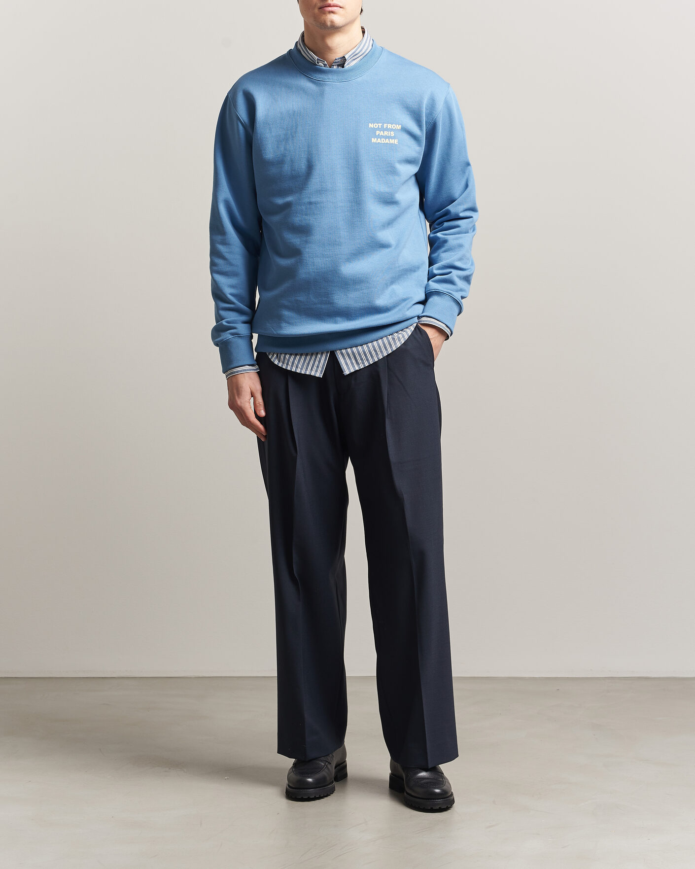 Men | Sweaters & Knitwear | Drôle de Monsieur | Slogan Sweatshirt Atlantic Blue