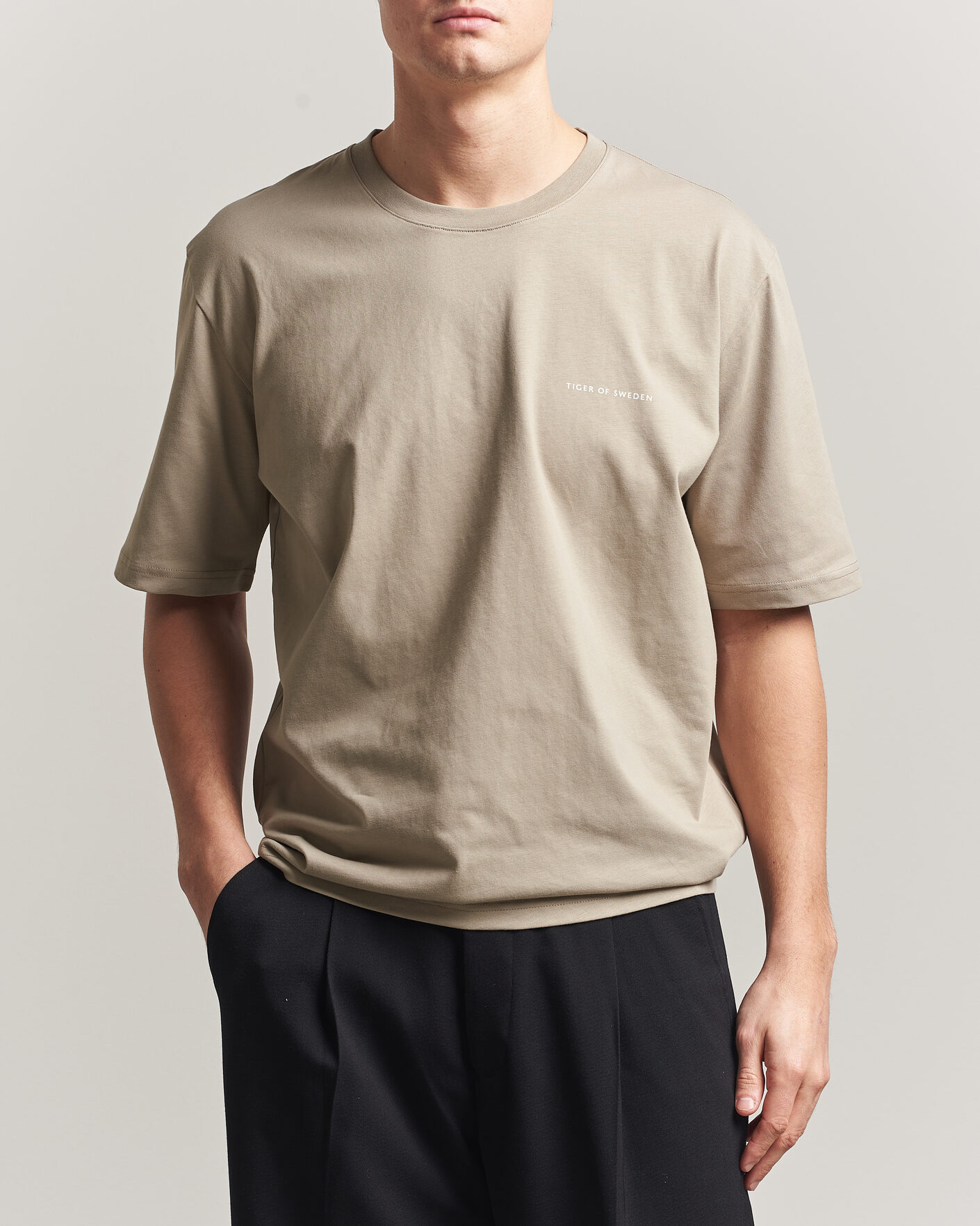 Men | T-Shirts | Tiger of Sweden | Pro Logo Crew Neck T-Shirt Artichoke Grey