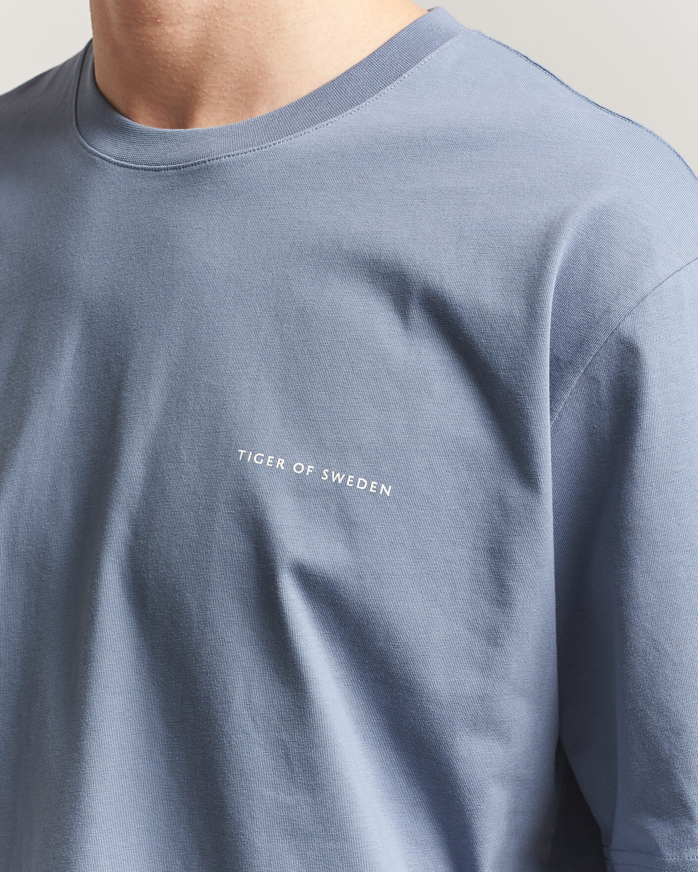Men | T-Shirts | Tiger of Sweden | Pro Logo Crew Neck T-Shirt Dull Blue