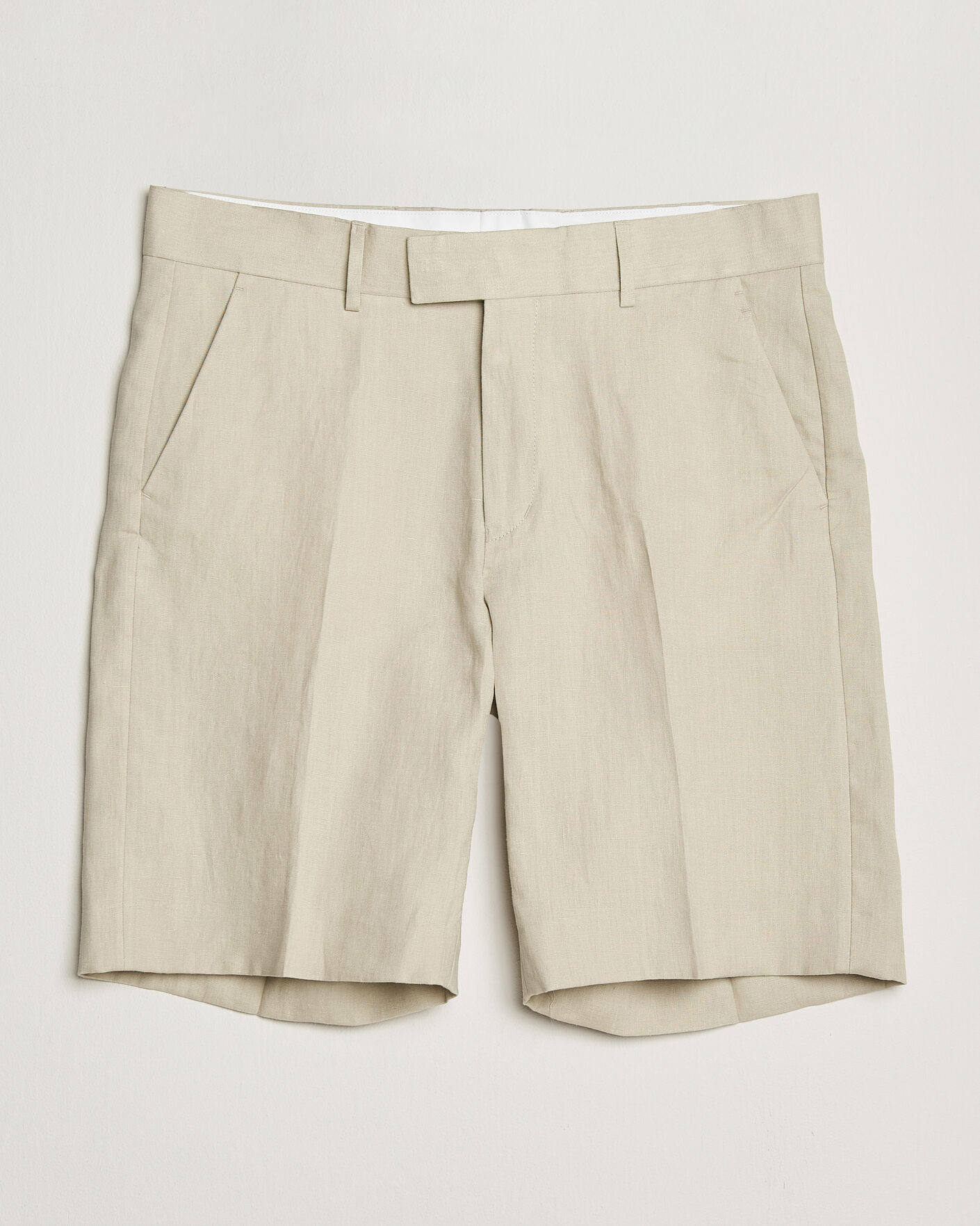 Men | Shorts | Tiger of Sweden | Troy Pleated Linen Shorts Cream Sand