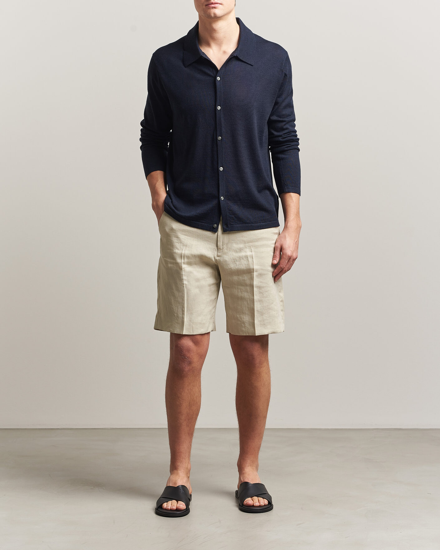 Men | Shorts | Tiger of Sweden | Troy Pleated Linen Shorts Cream Sand