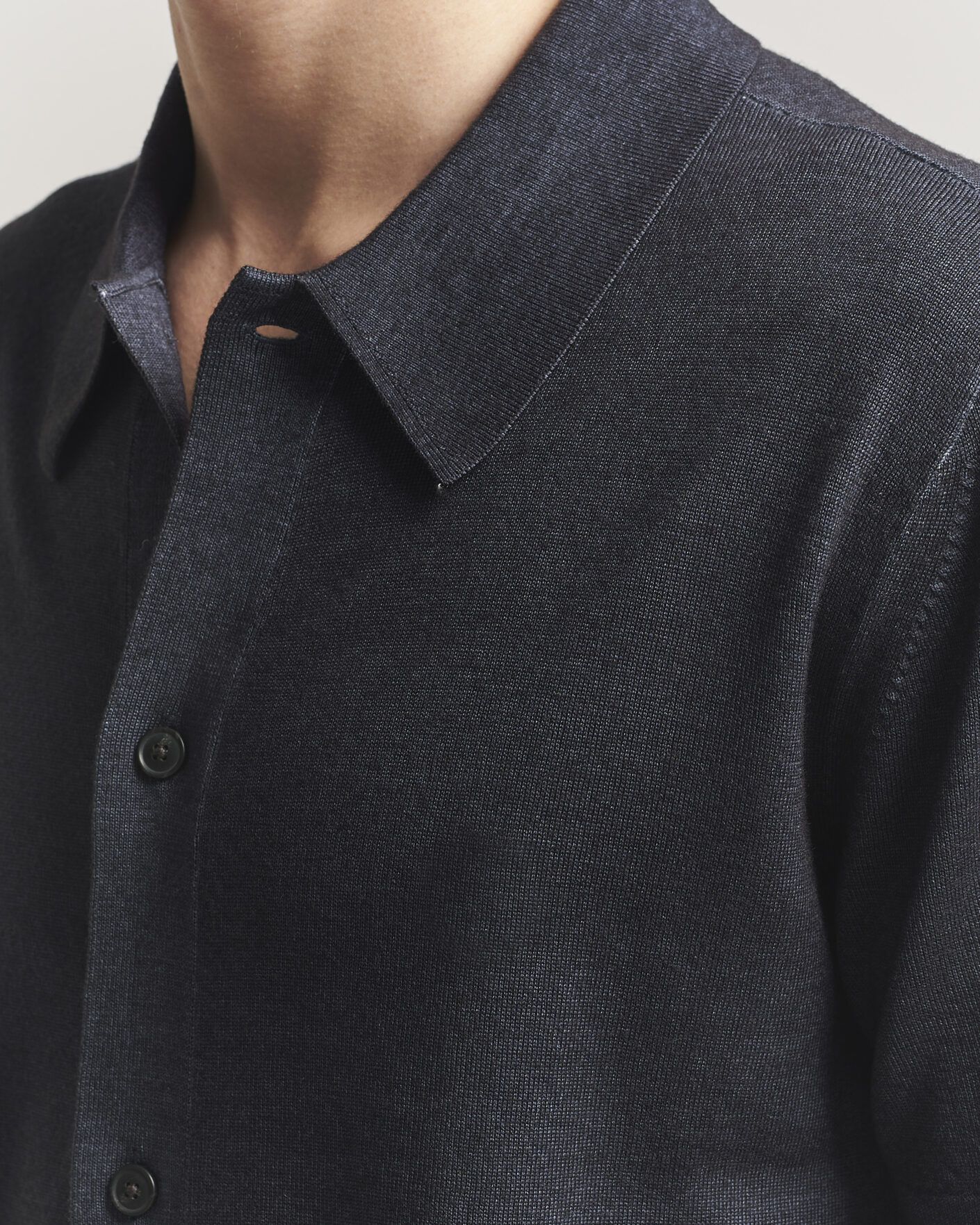 Men | Shirts | Tiger of Sweden | Araawen Merino Knitted Short Sleeve Shirt Light Ink