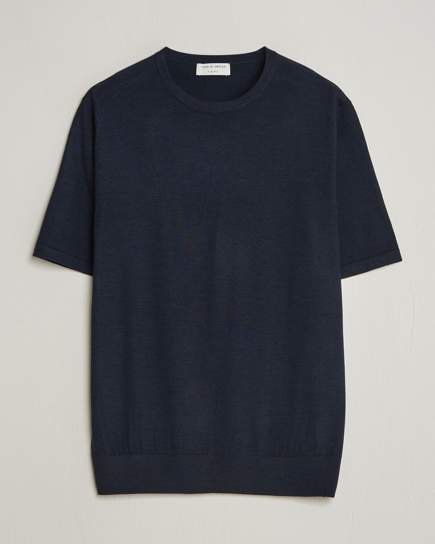 Men | T-Shirts | Tiger of Sweden | Connor Knitted Crew Neck T-Shirt Light Ink