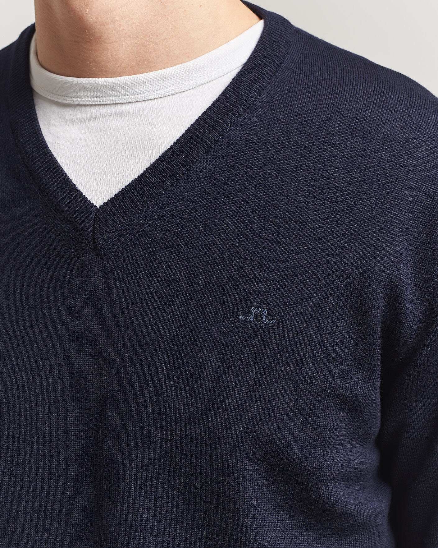 Men | Sweaters & Knitwear | J.Lindeberg | Lymann Merino V-Neck Pullover JL Navy
