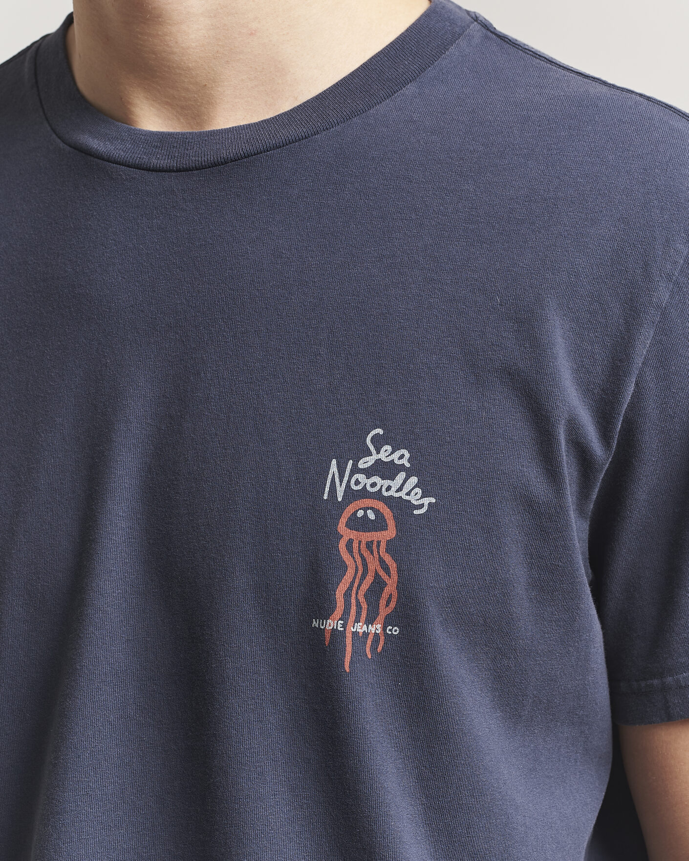 Men | T-Shirts | Nudie Jeans | Roy Printed T-Shirt Dark Blue