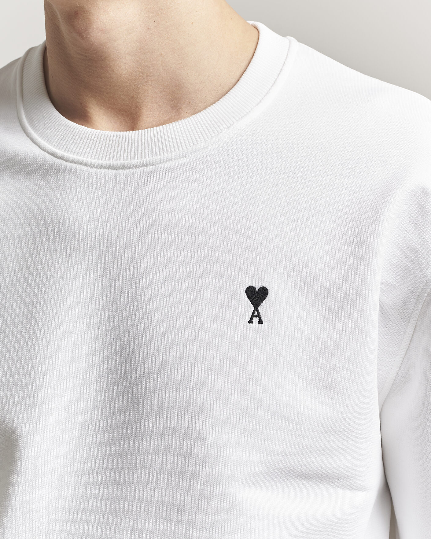 Men | Sweaters & Knitwear | AMI | Contrast Heart Logo Sweatshirt White