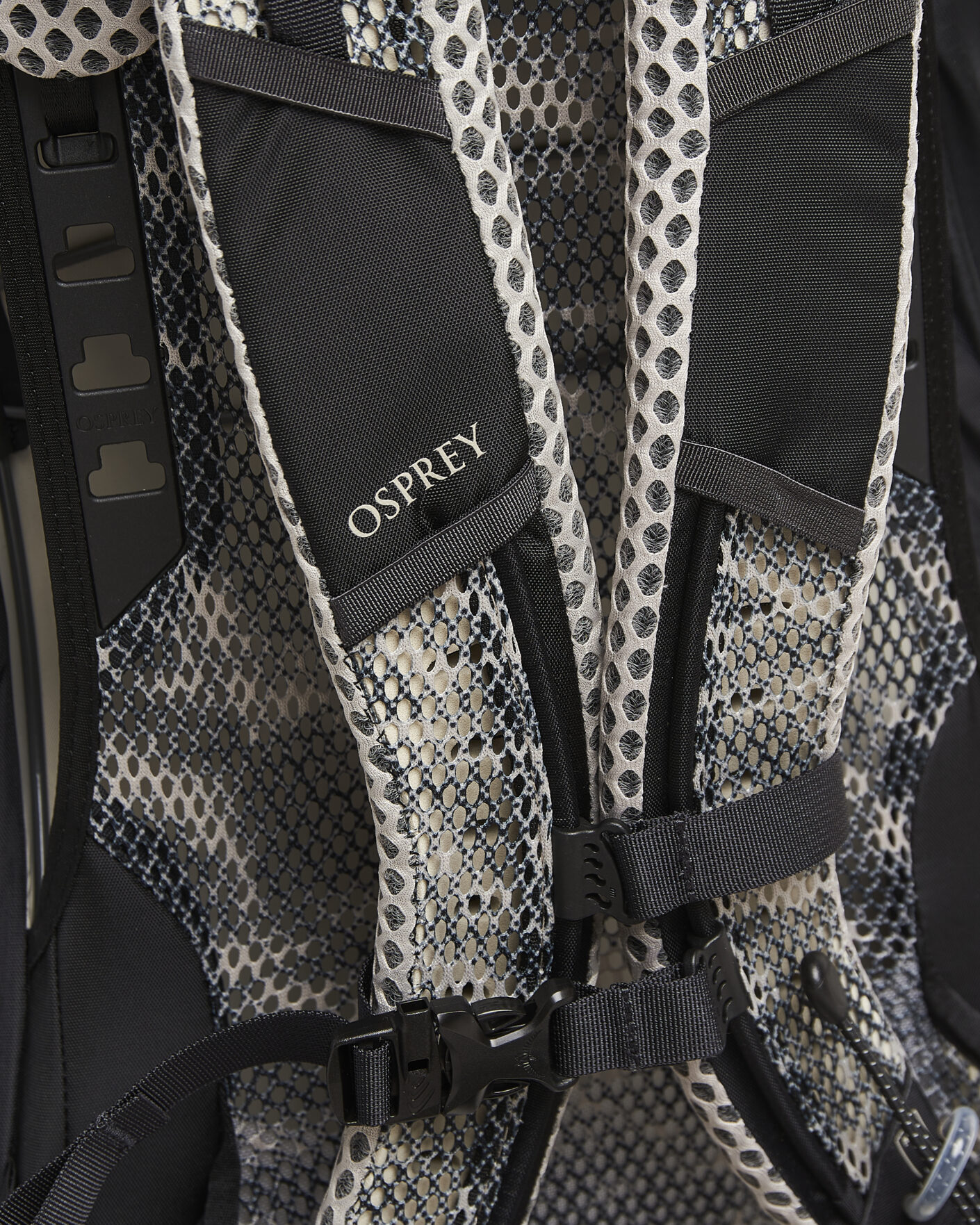 Men | Bags | Osprey | Stratos 34 Raven Black