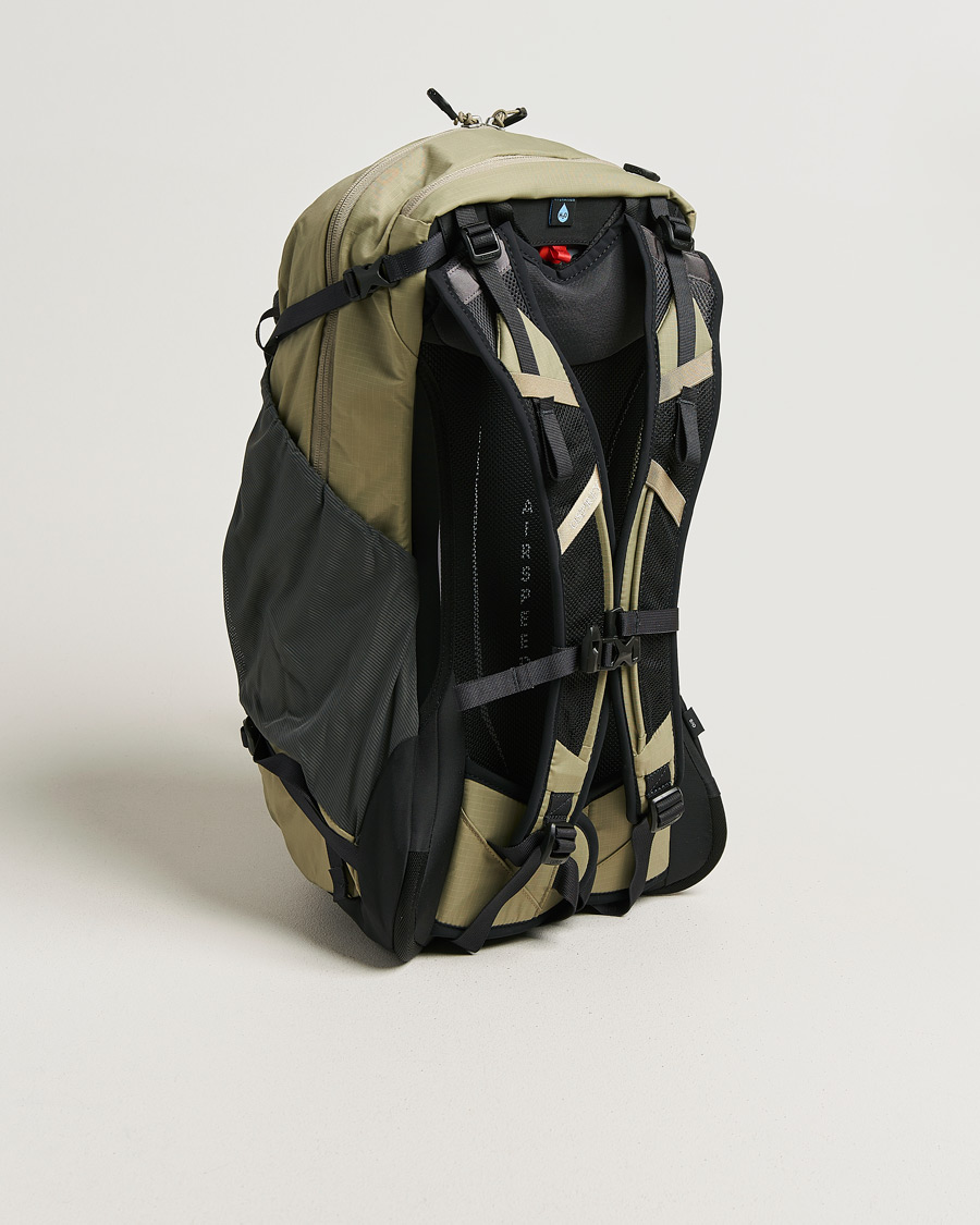 Osprey HikeLite 26 Olive Tan at CareOfCarl.com