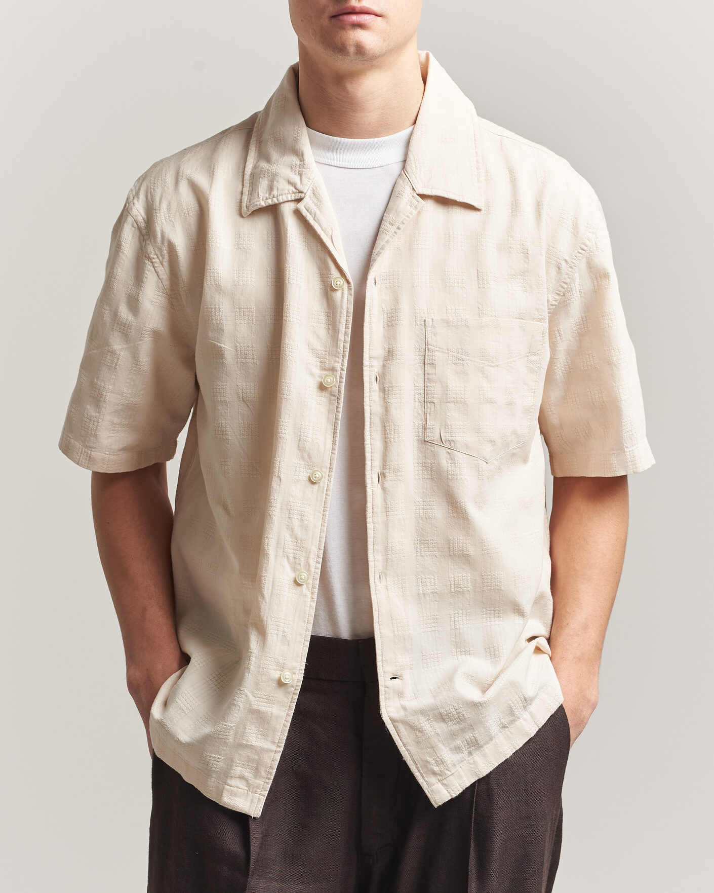 Men | Shirts | Gant | Relaxed Fit Textured Checked Camp Shirt Creamed White