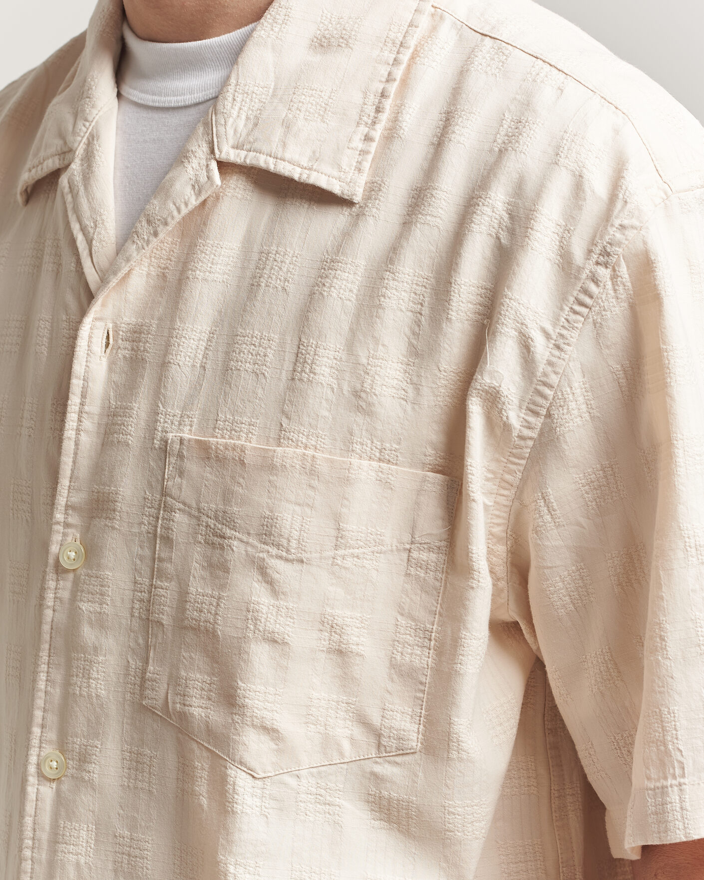 Men | Shirts | Gant | Relaxed Fit Textured Checked Camp Shirt Creamed White