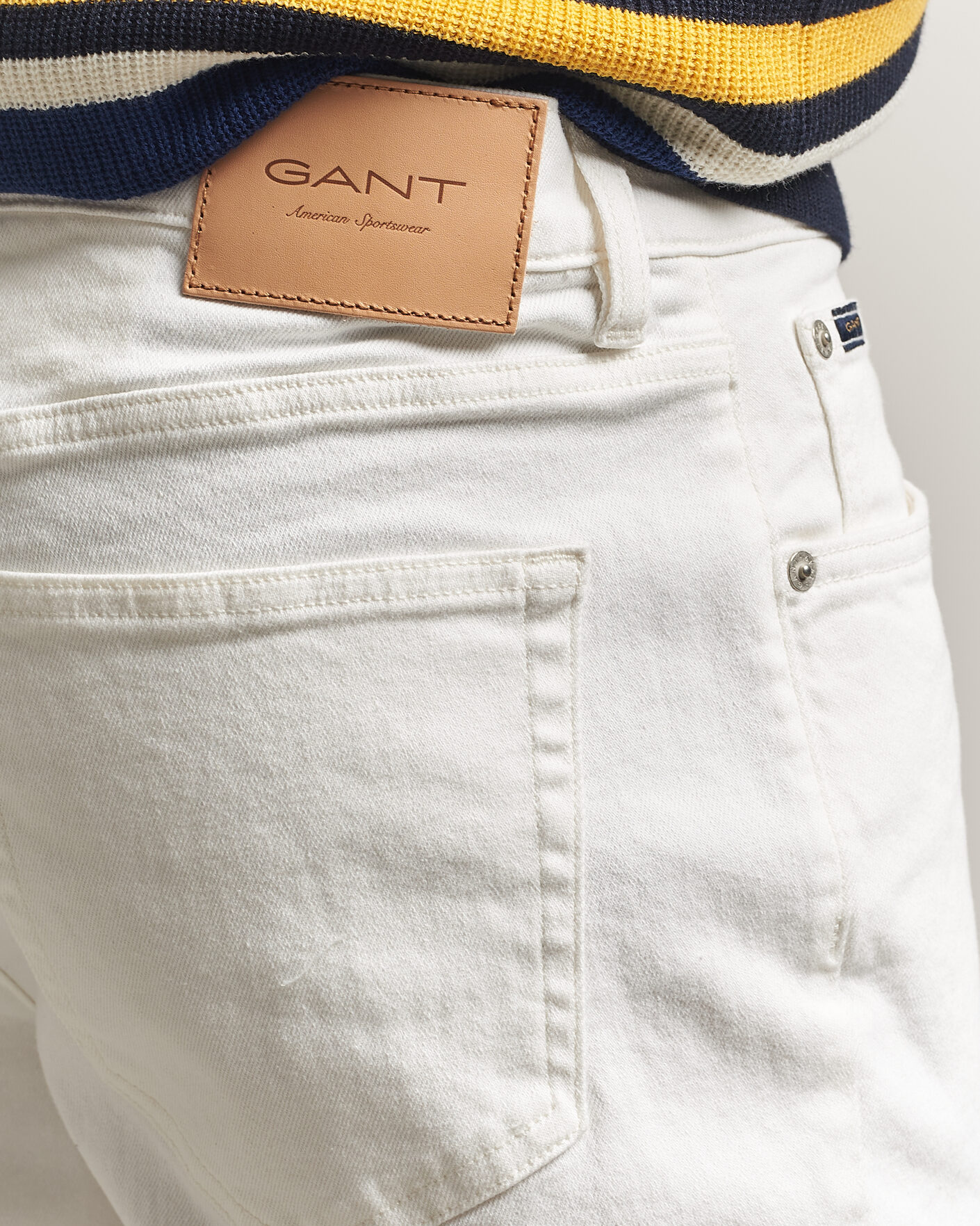 Men | Trousers | Gant | Regular Fit Jeans Eggshell