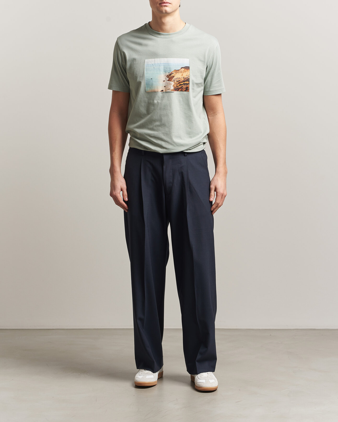 Men | T-Shirts | Gant | Scenery Graphic Crew Neck T-Shirt Ceramic Grey