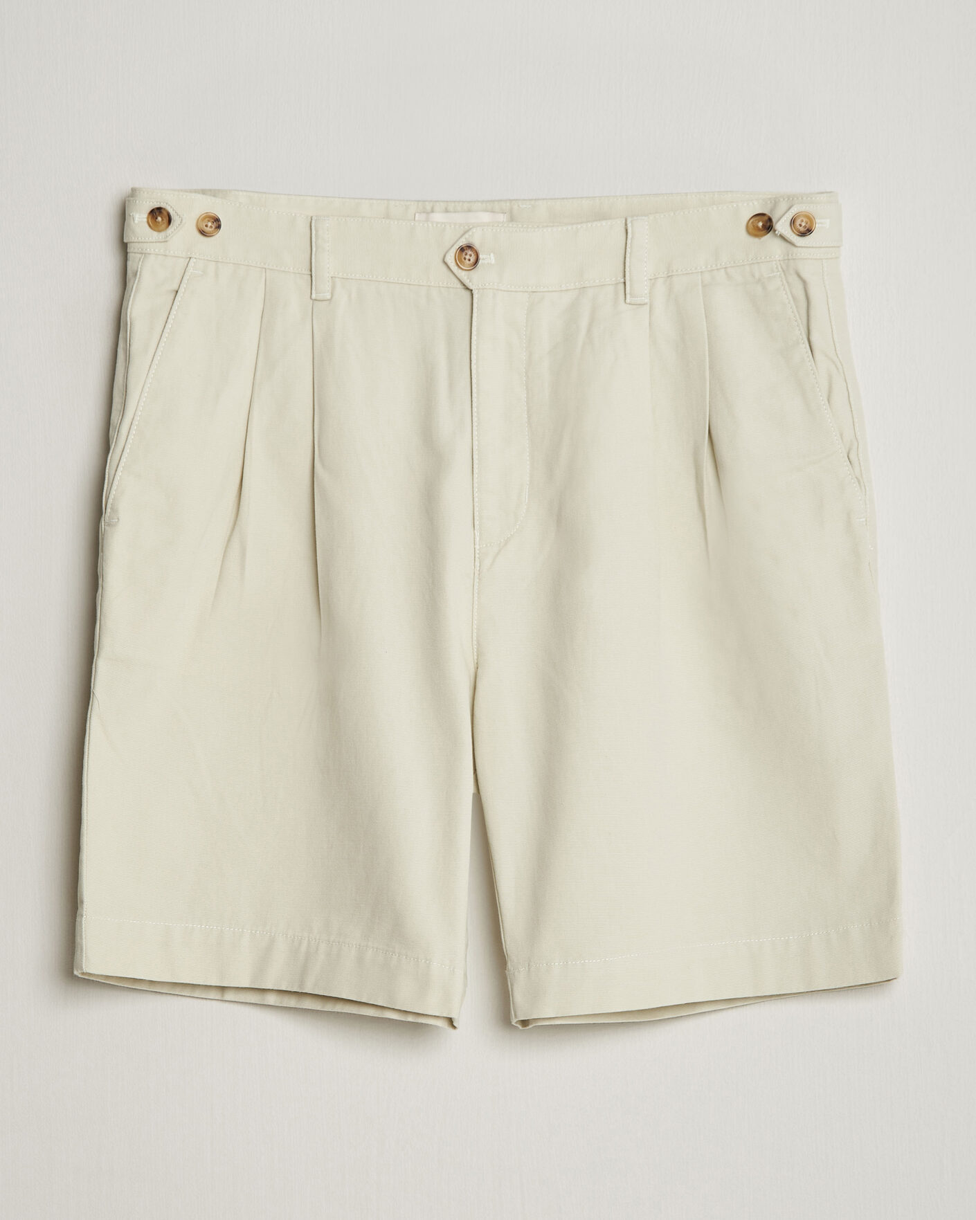 Men | Shorts | GANT | Relaxed Light Canvas Pleated Shorts Sand