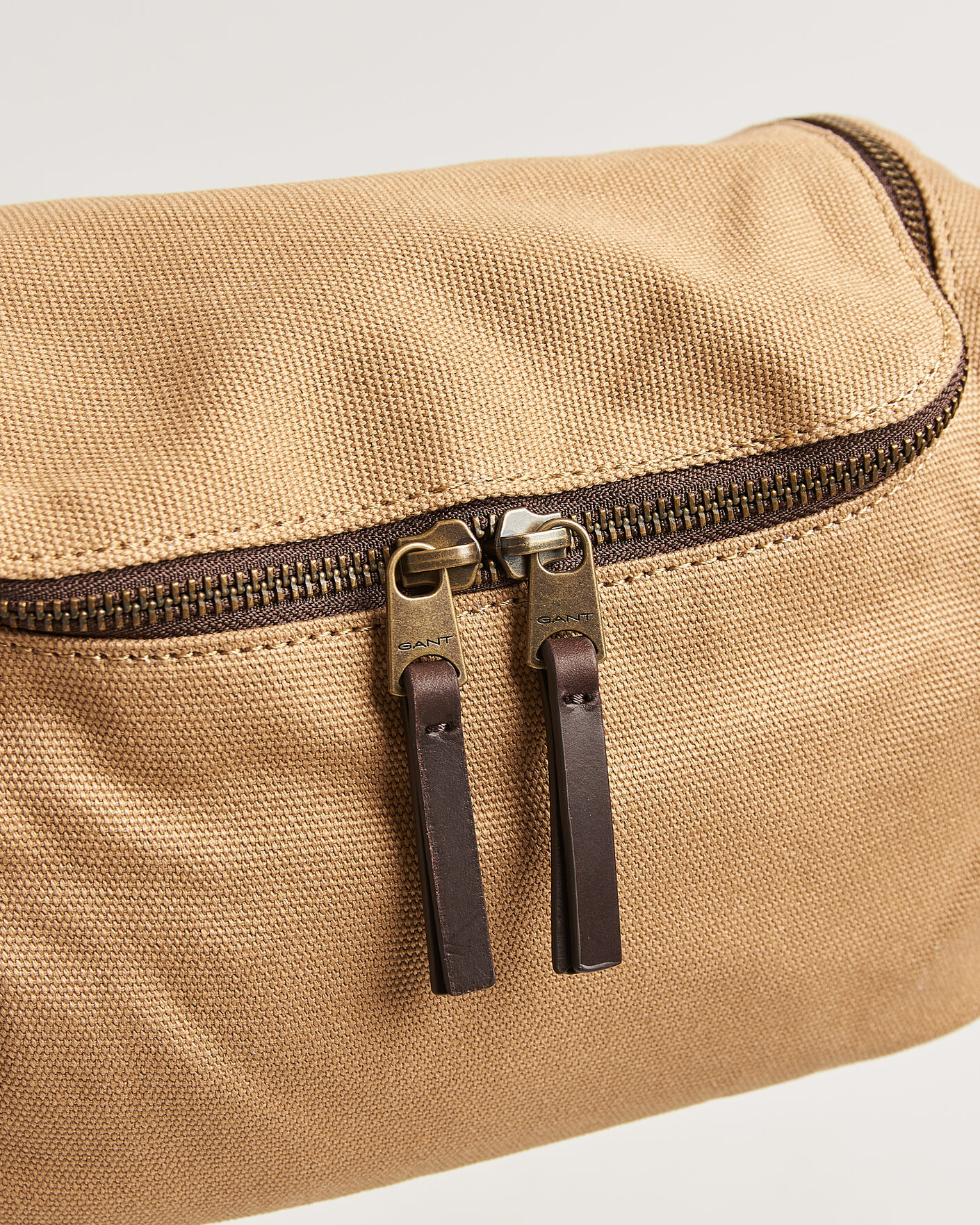 Men | Bags | GANT | Washed Canvas Washbag Warm Khaki