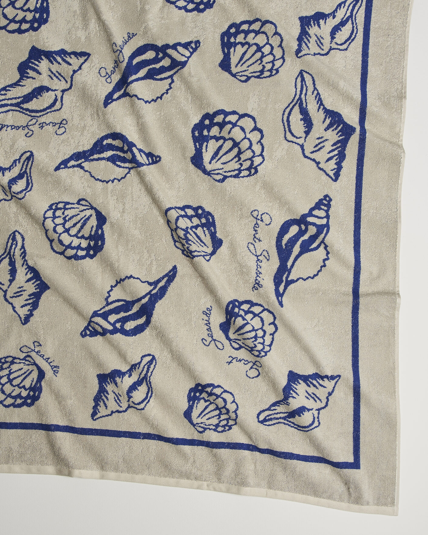 Men | Fabrics | GANT | Seashell Print Beach Towel Faded Beige