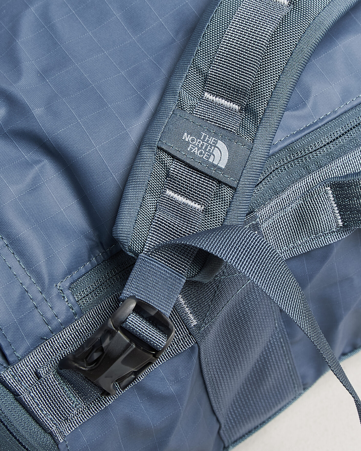 Men | Bags | The North Face | Base Camp Voyager Duffel 32 Granite Grey