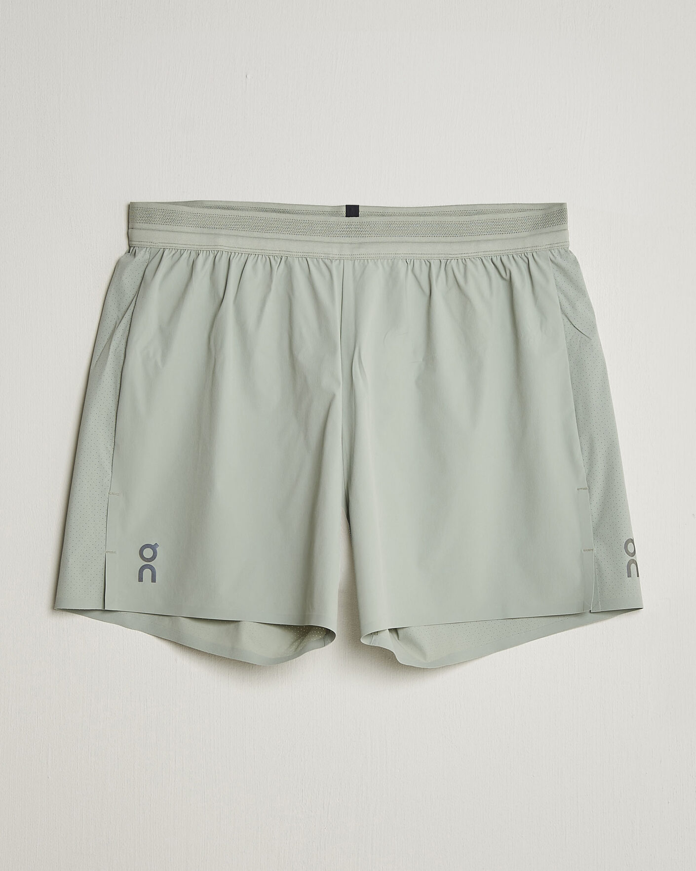 Men | Shorts | On | 5 Inch Performance Shorts Tin