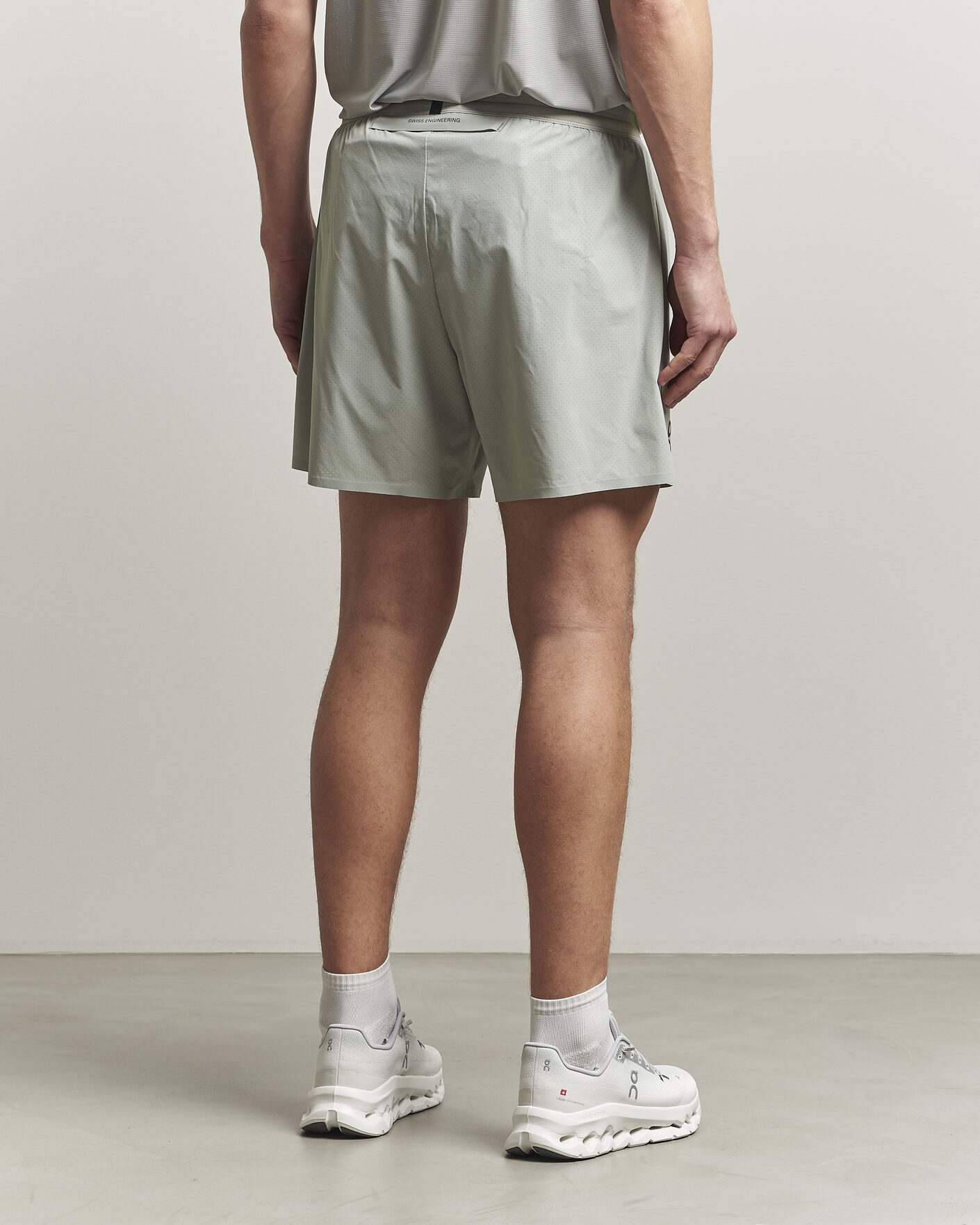 Men | Shorts | On | 5 Inch Performance Shorts Tin