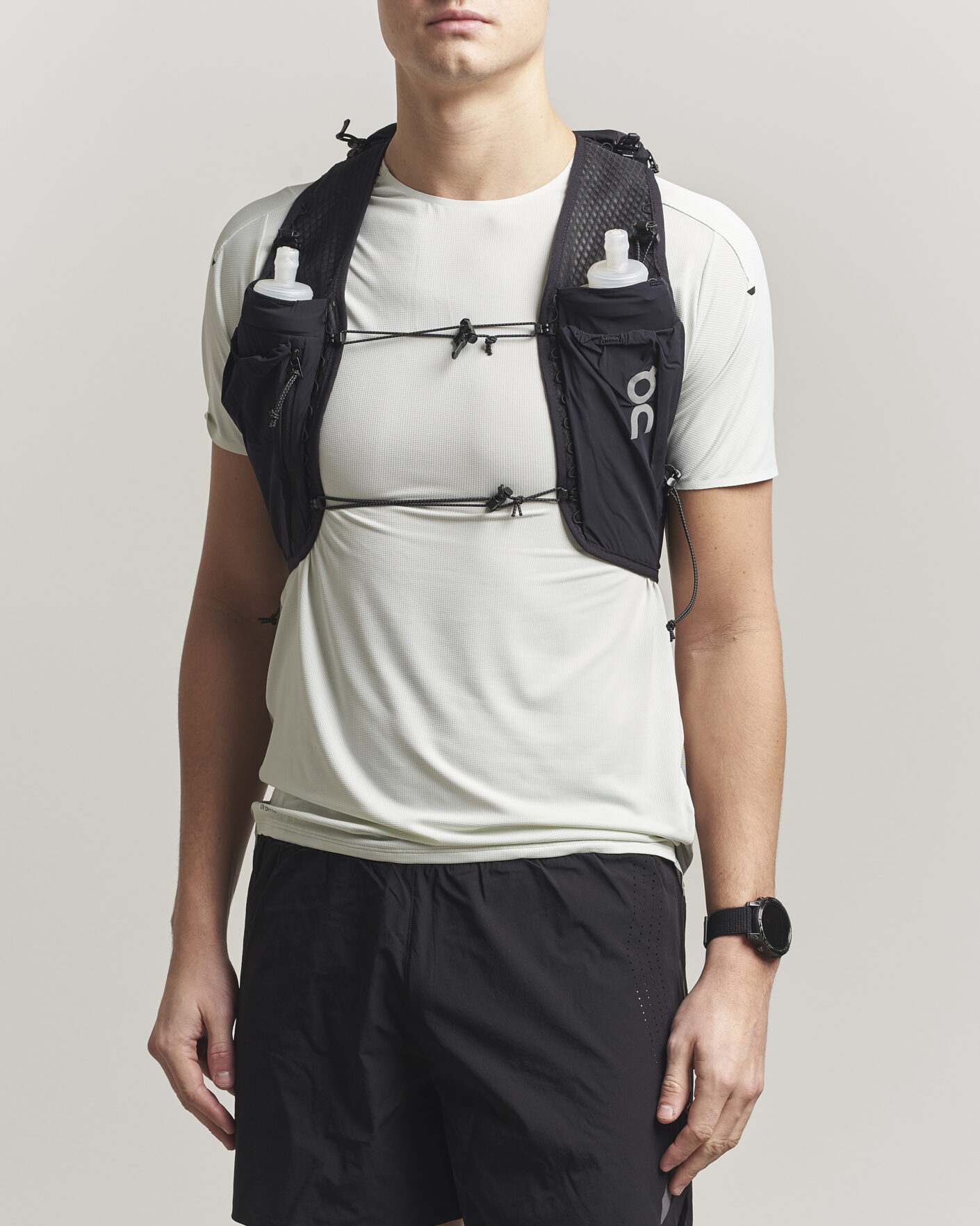 ON Ultra Vest Pro 10L Black at CareOfCarl.com