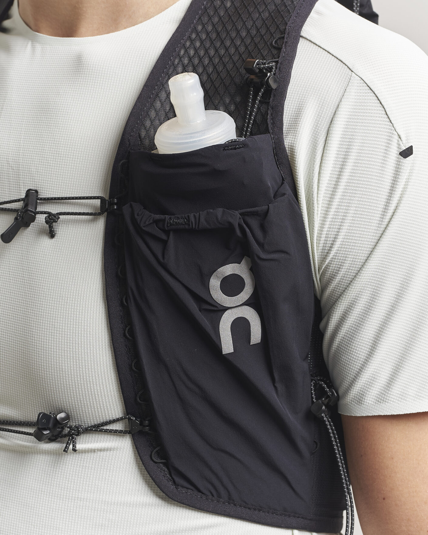 未使用 On Ultra Vest 10Lランニング用バックパック ブラック S Ultra Vest 10L | Black | On United States