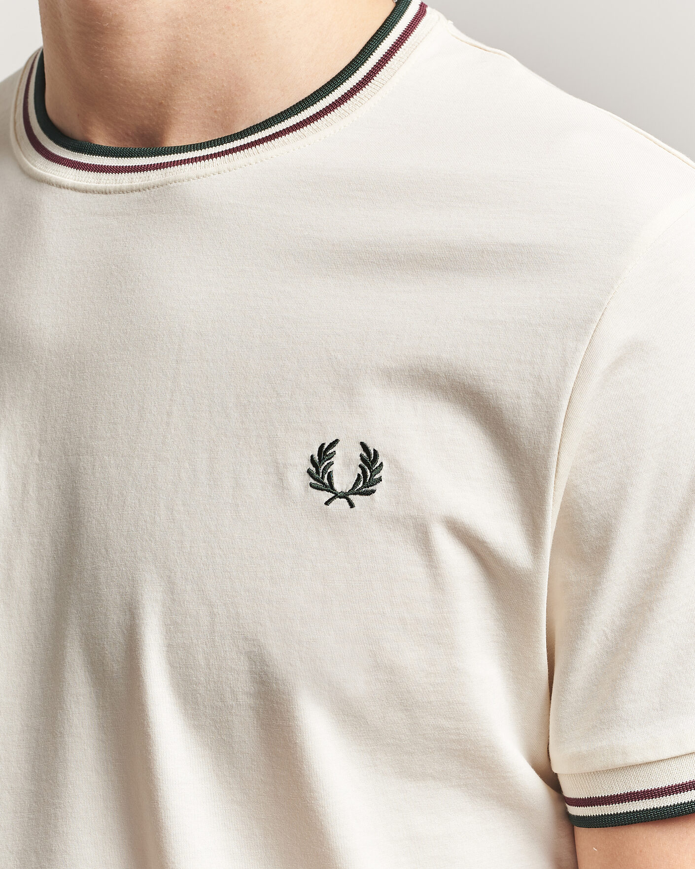 Men | T-Shirts | Fred Perry | Twin Tipped T-Shirt Ecru