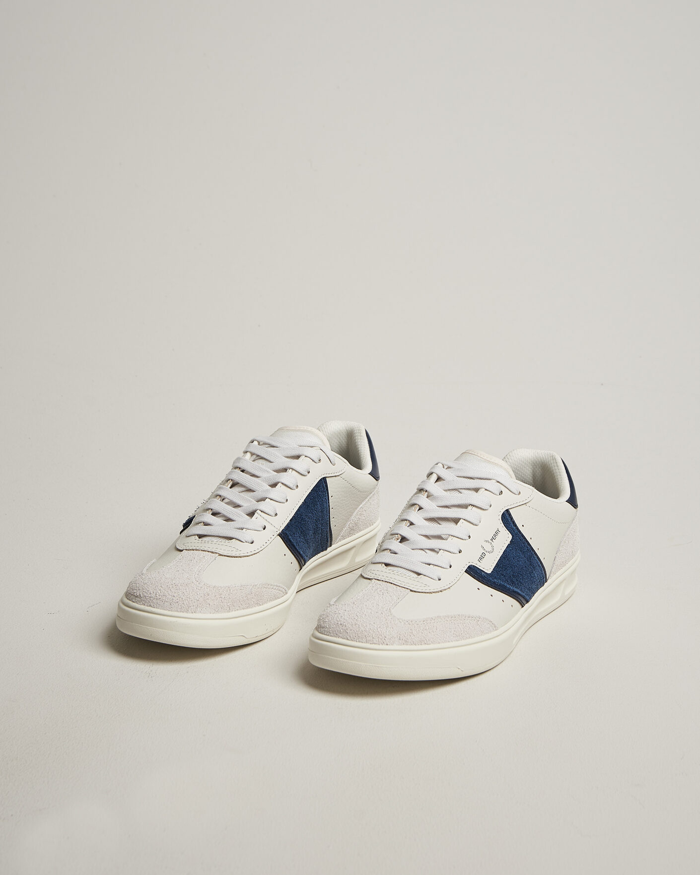 Men | Sneakers | Fred Perry | B4 Leather/Suede Sneaker Porcelain/Navy