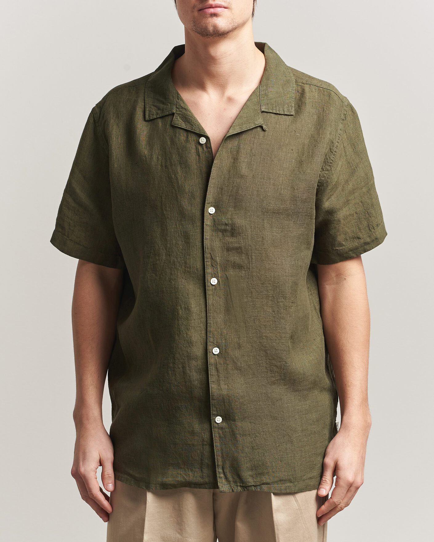 Men | Shirts | KnowledgeCotton Apparel | Short Sleeve Linen Resort Shirt Burnt Olive