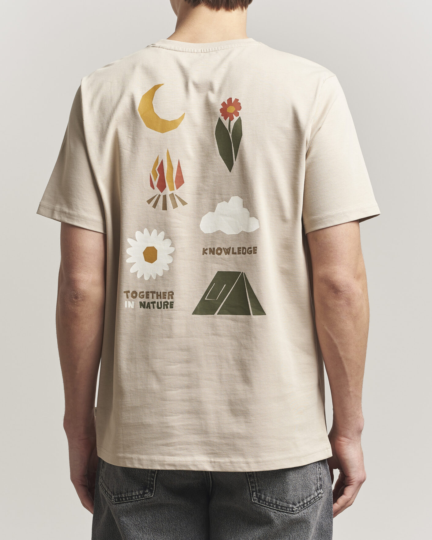 Men | T-Shirts | KnowledgeCotton Apparel | Back Print T-Shirt Light Feather Grey