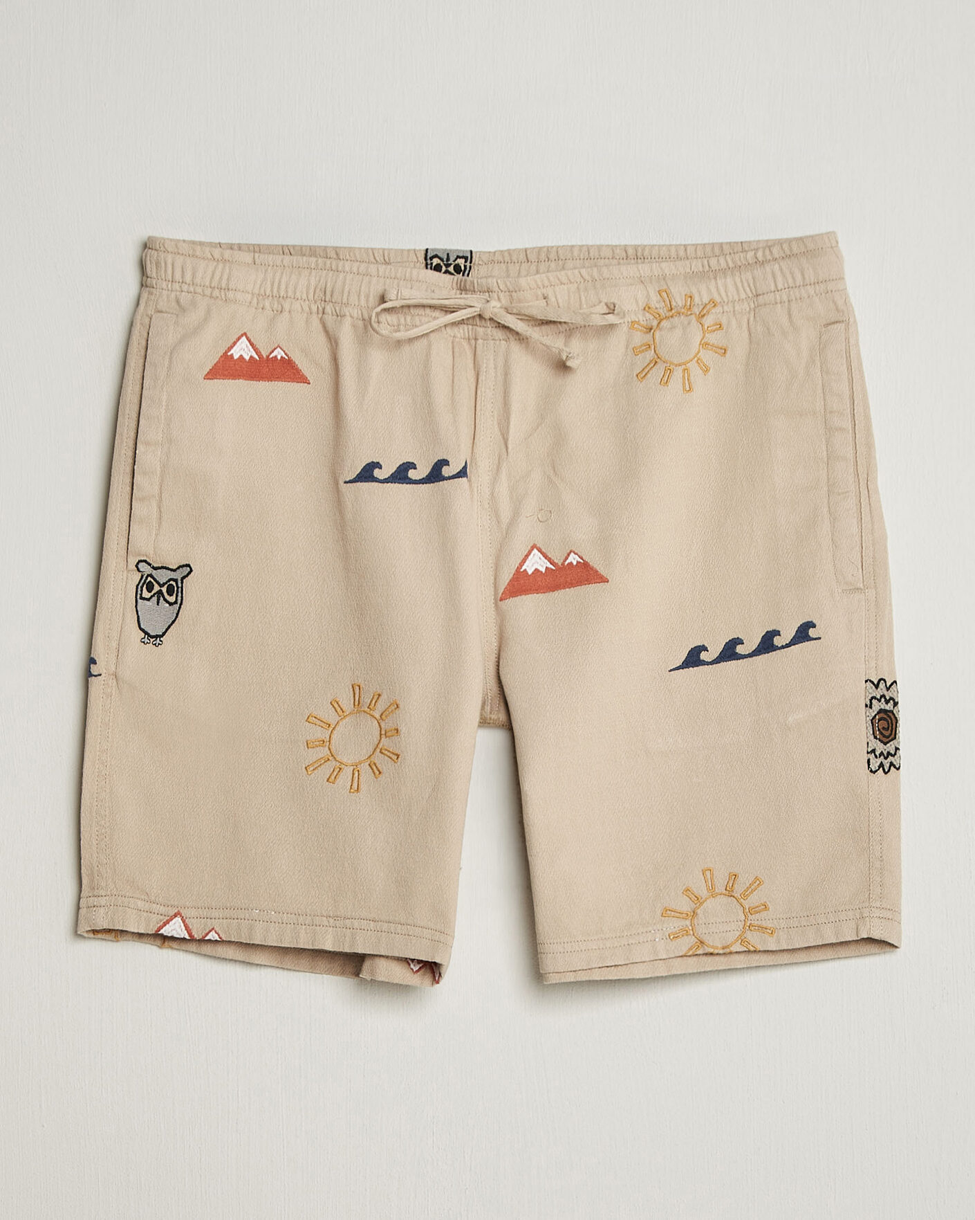 Men | Shorts | KnowledgeCotton Apparel | Loose Embroidery Shorts Light Feather Grey