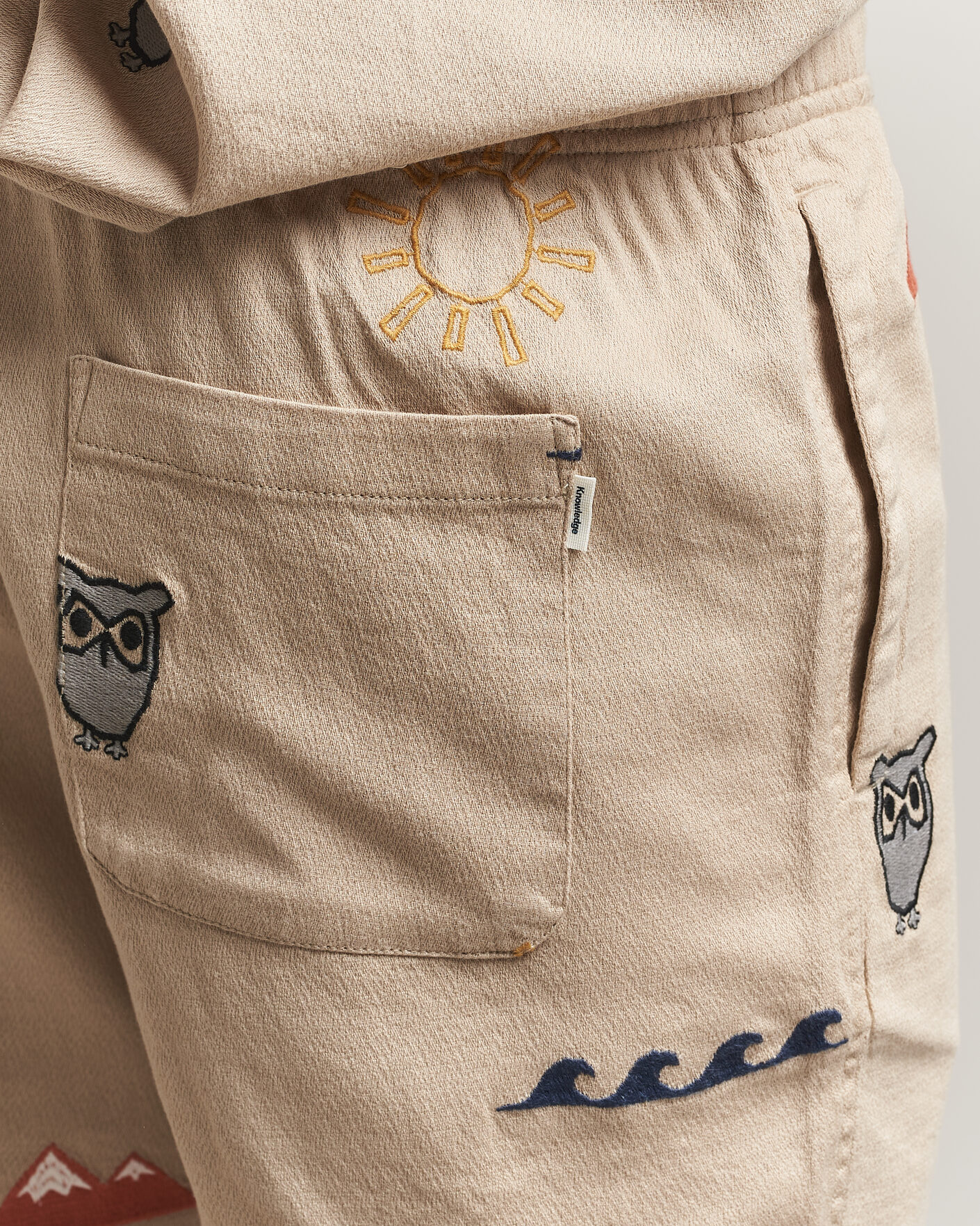 Men | Shorts | KnowledgeCotton Apparel | Loose Embroidery Shorts Light Feather Grey