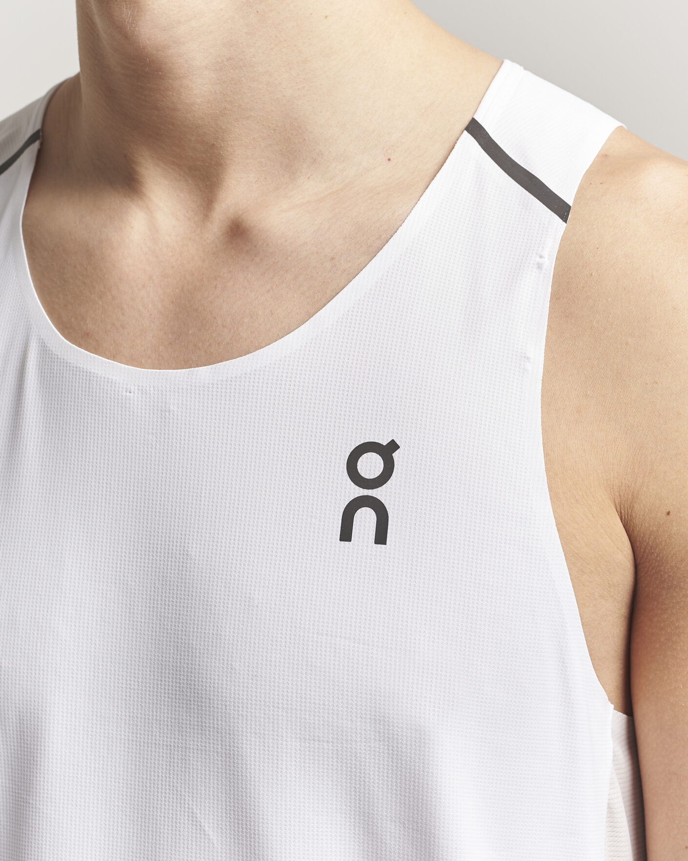 Men | T-Shirts | On | Performance Tank  White/Silver
