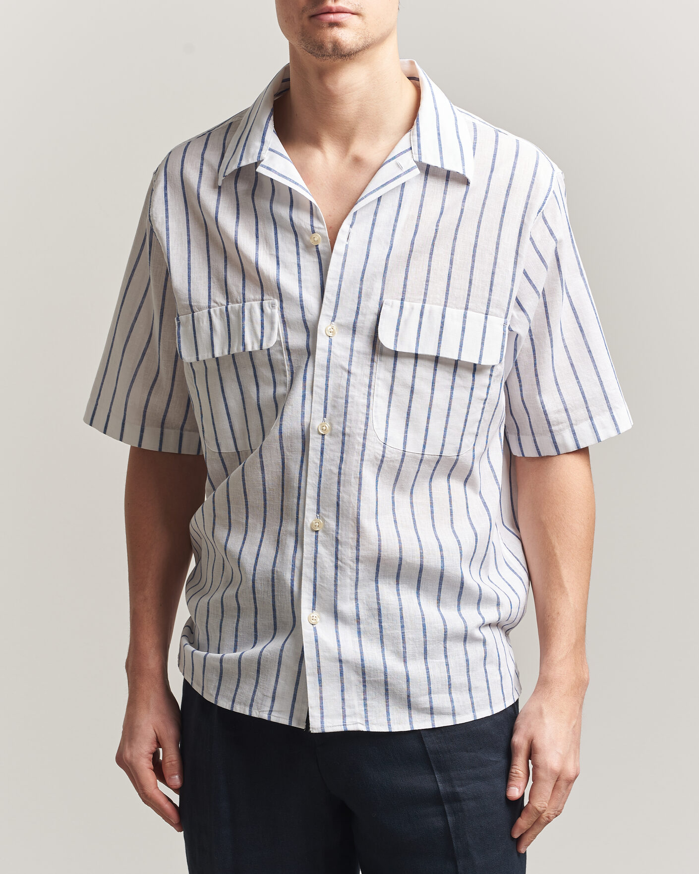 Men | Shirts | Oscar Jacobson | Striped Short Sleeve Linen Shirt Navy/White