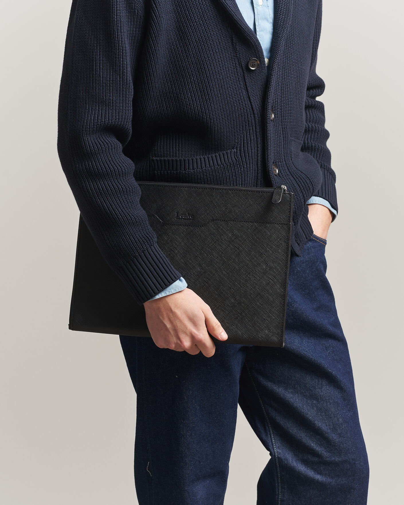 Men | Bags | Loake Shoemakers | Gresham Grain Leather Laptop Cover Black