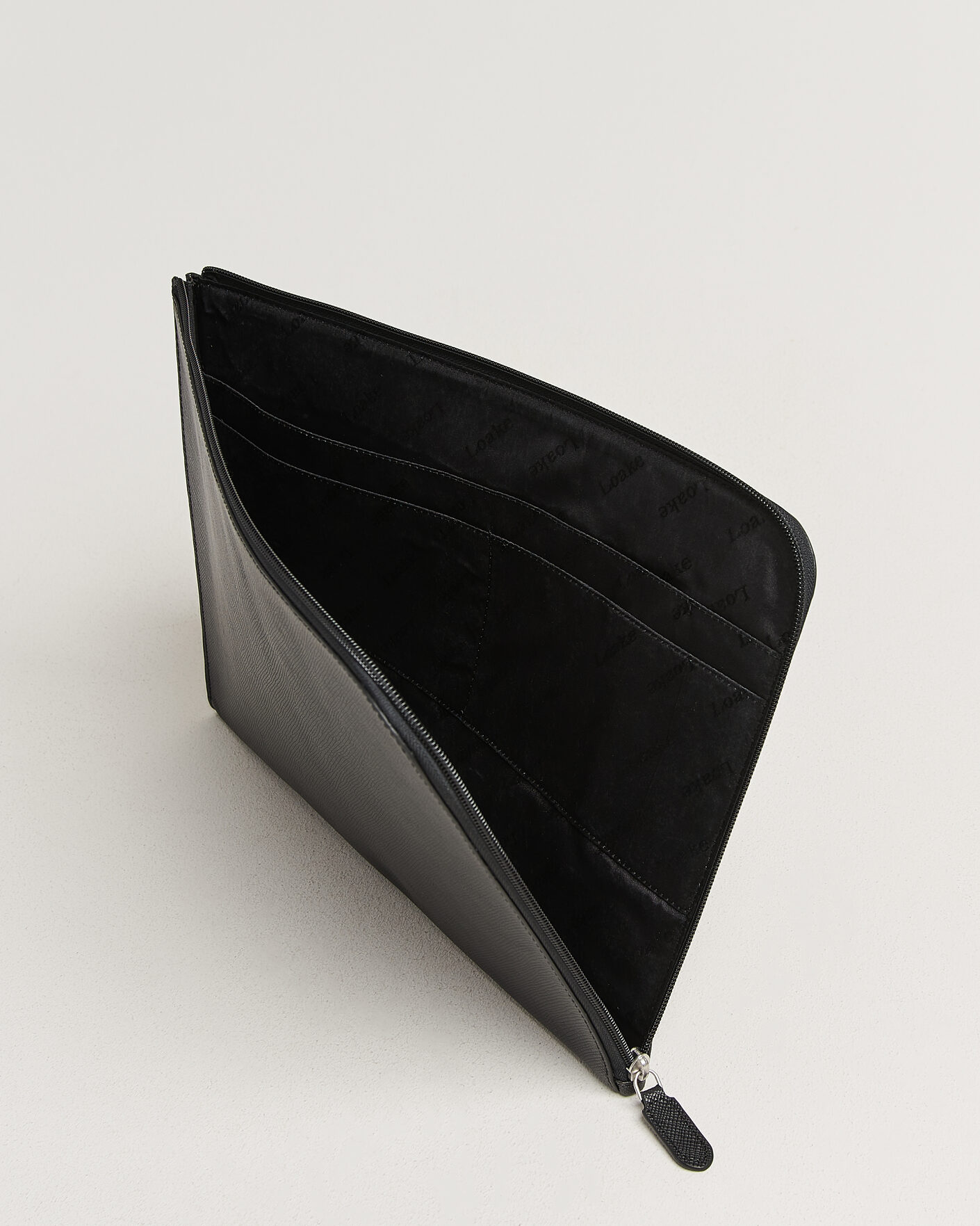 Men | Bags | Loake Shoemakers | Gresham Grain Leather Laptop Cover Black