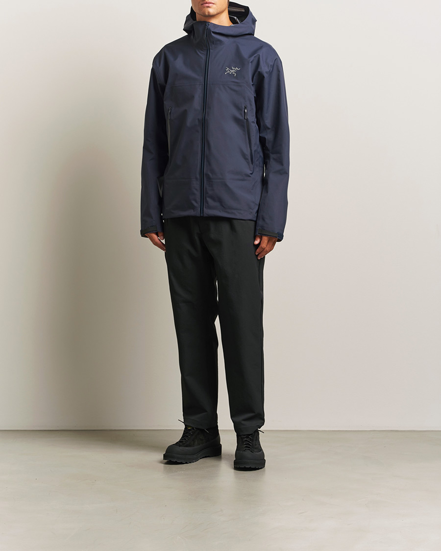 Men | Coats & Jackets | Arc'teryx | Beta Gore-Tex Jacket Black Sapphire