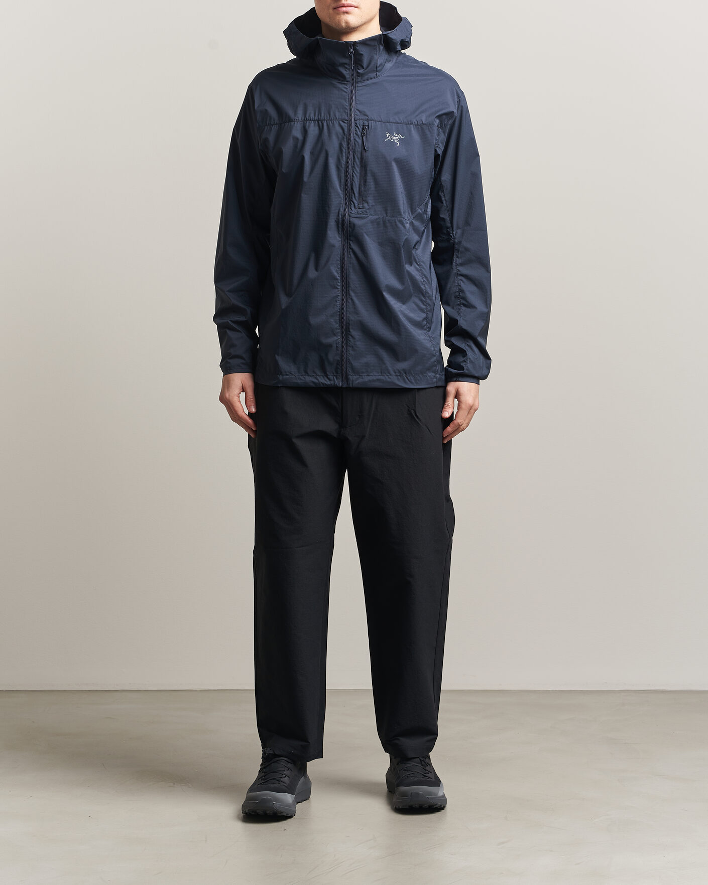 Arc'teryx Squamish Lightweight Hooded Jacket Black Sapphire at