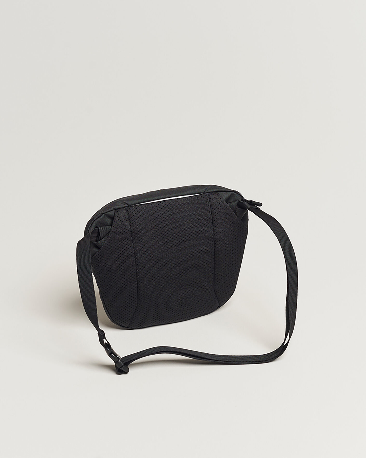 Arc'teryx Mantis 1 Waist Pack 24K Black at CareOfCarl.com