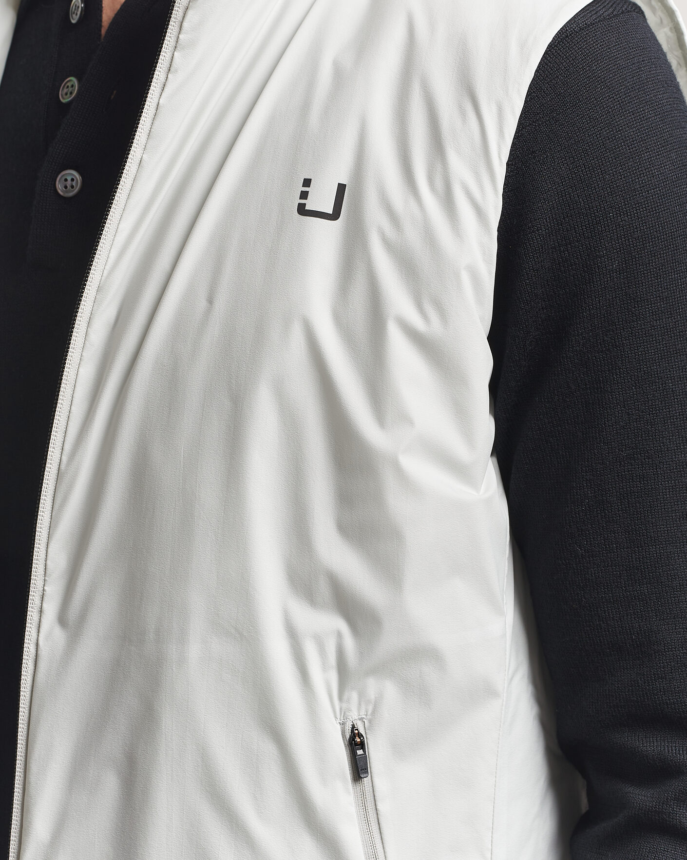 Men | Gilets | UBR | Raptor Lightweight Vest Chalk