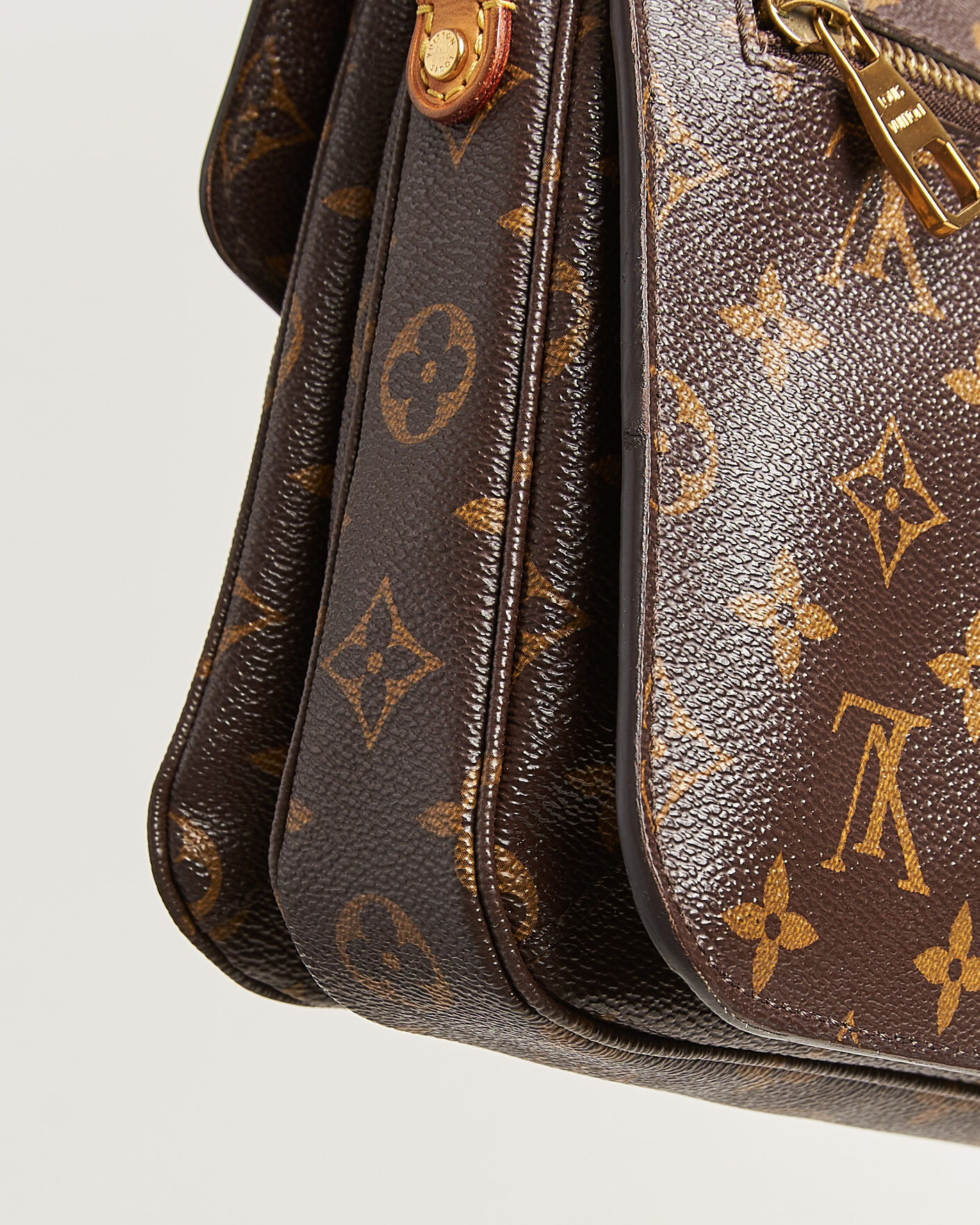 Men | Pre-Owned & Vintage Bags | Louis Vuitton Pre-Owned | Pochette Métis Monogram