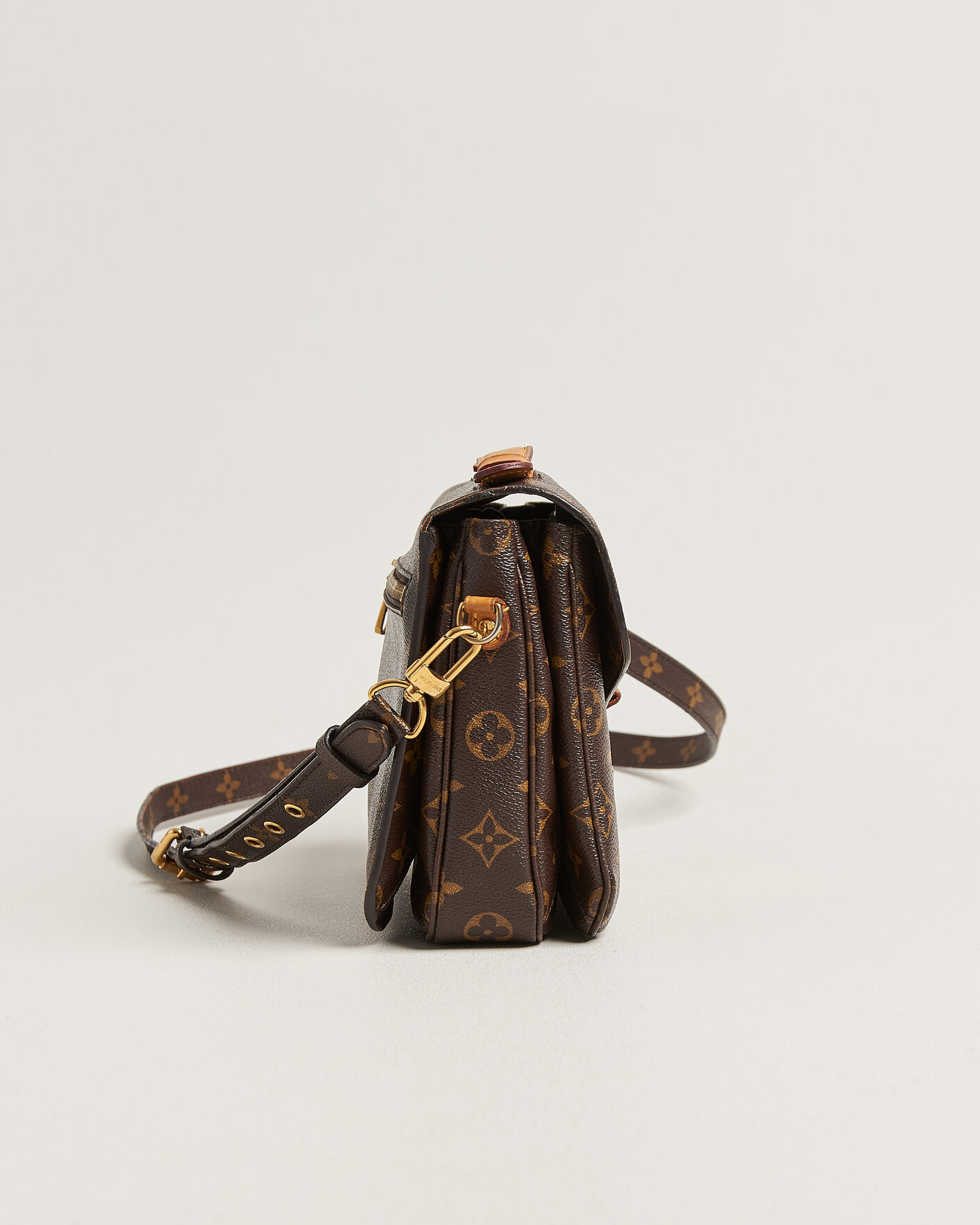 Men | Pre-Owned & Vintage Bags | Louis Vuitton Pre-Owned | Pochette Métis Monogram