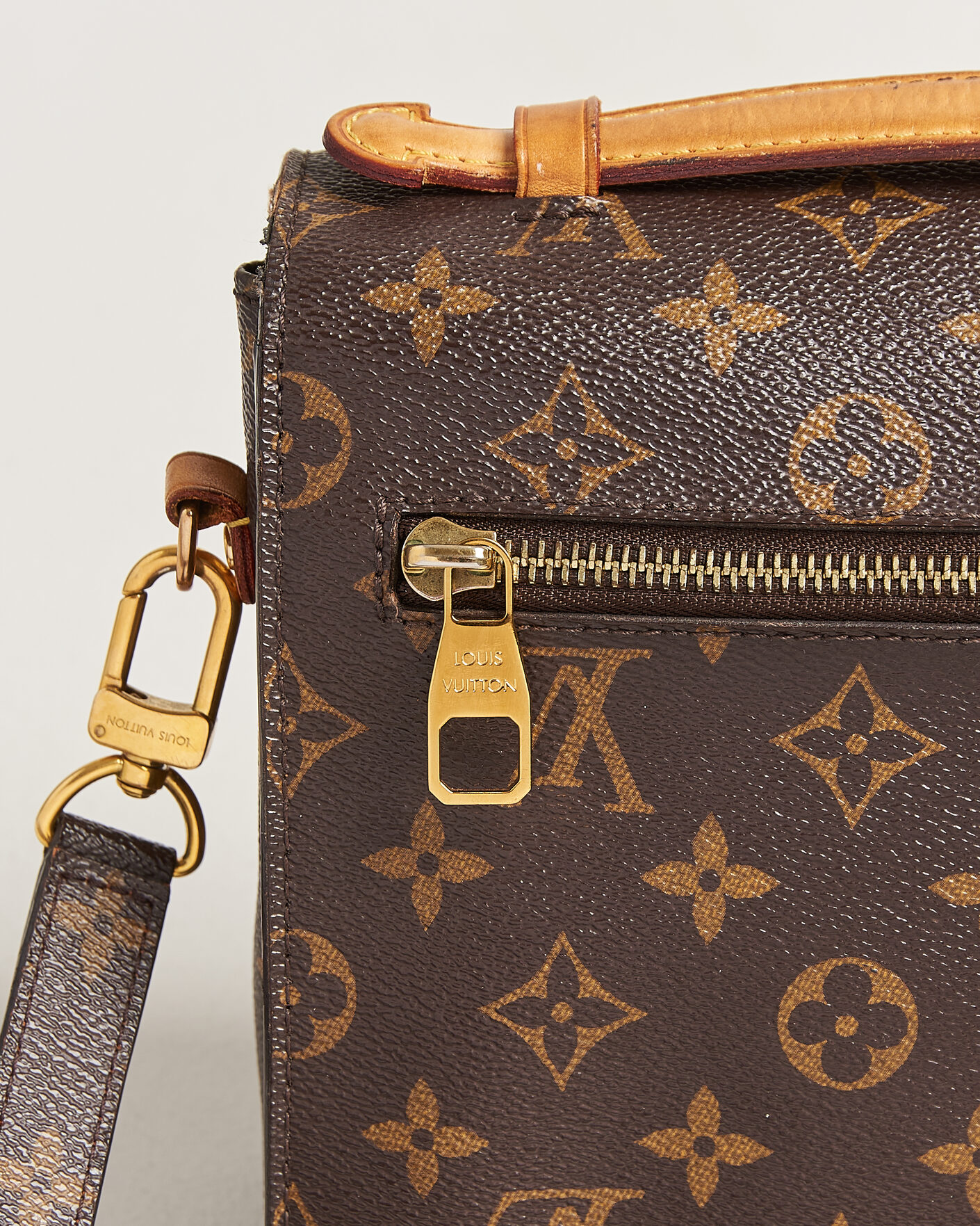 Men | Pre-Owned & Vintage Bags | Louis Vuitton Pre-Owned | Pochette Métis Monogram