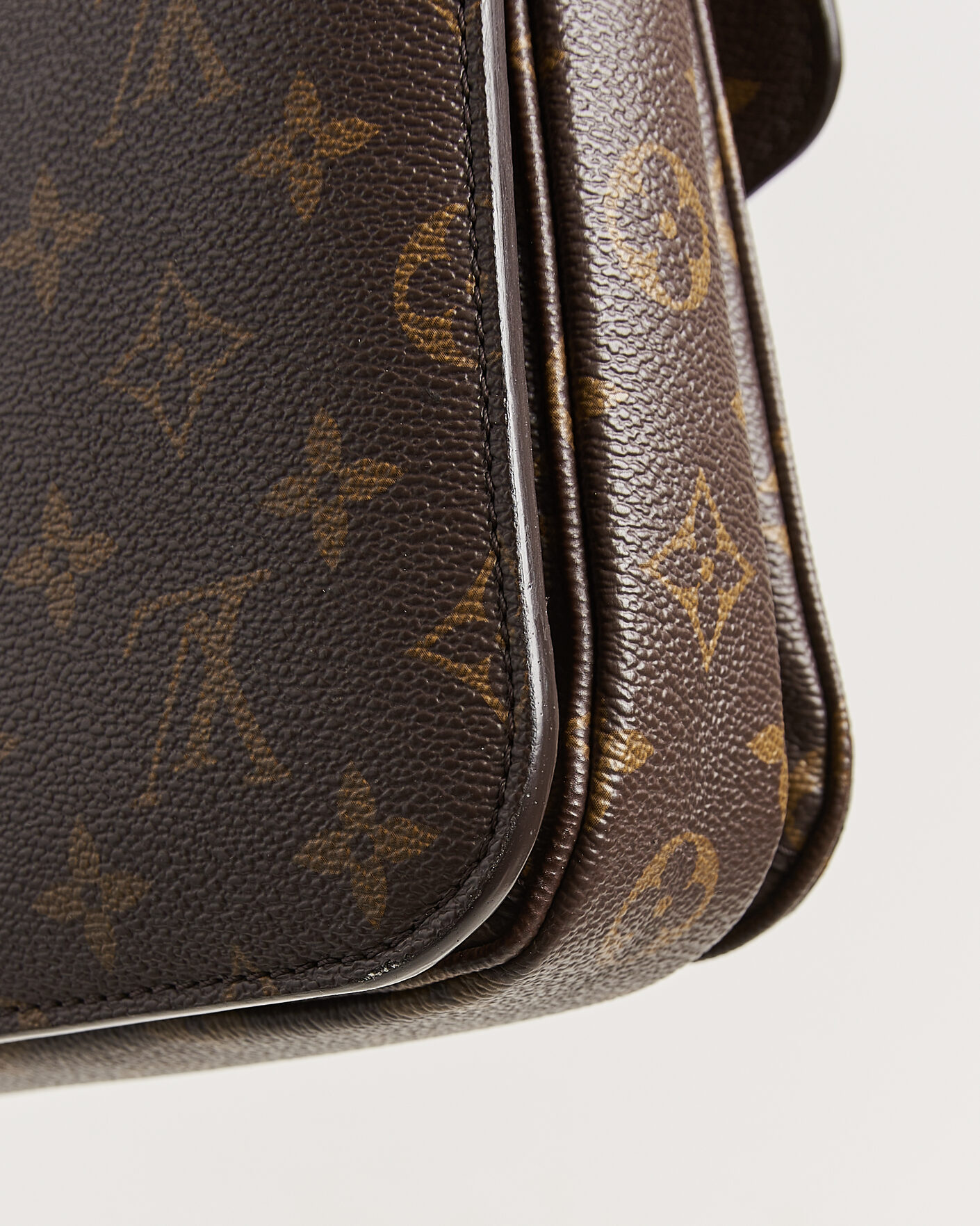 Men | Pre-Owned & Vintage Bags | Louis Vuitton Pre-Owned | Pochette Métis Monogram